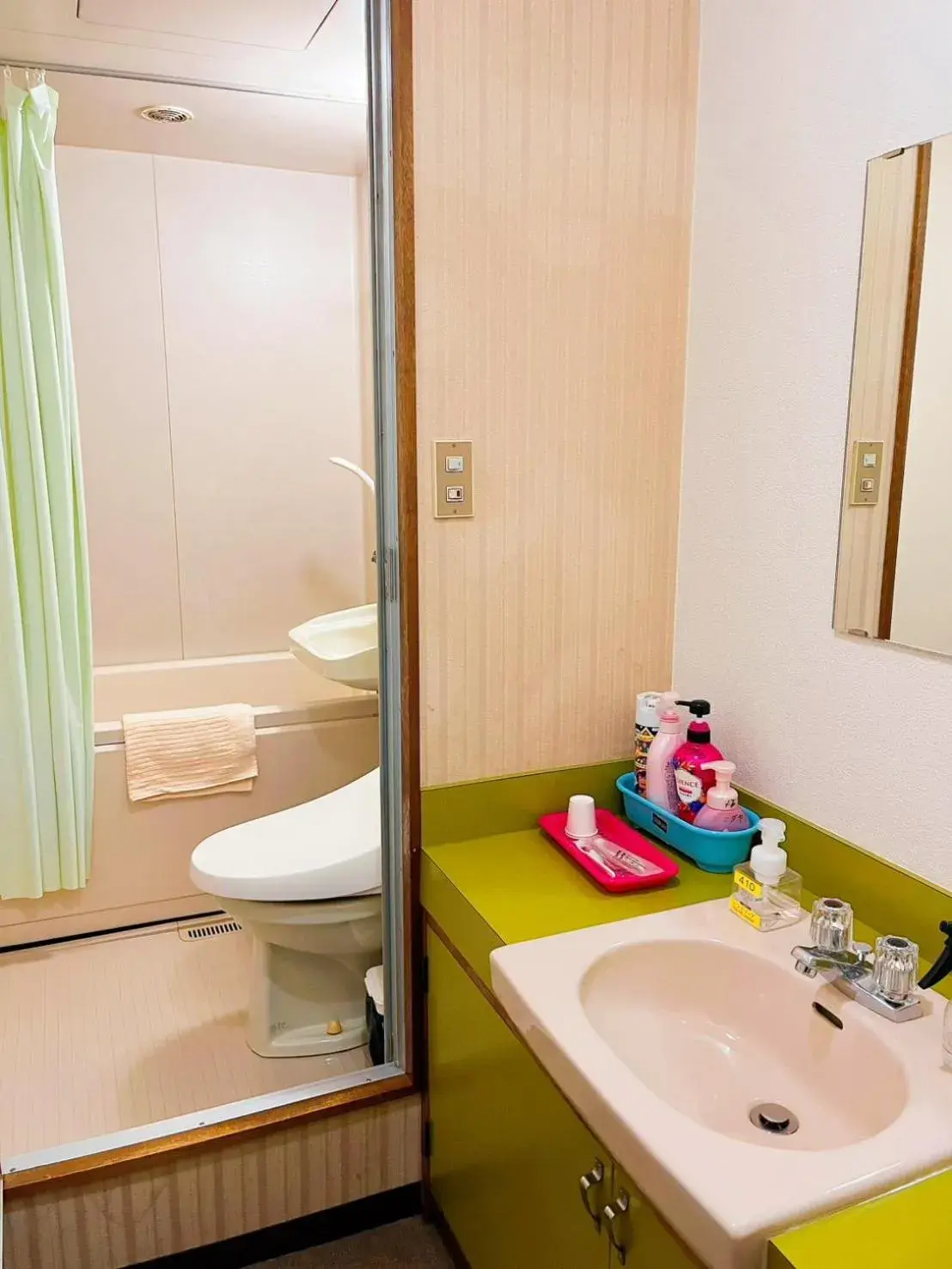 Twin Room with Extra Bed in Yuzawa Hotel New Fukudaya-ski in ski out Twin Room with Extra Bed in Yuzawa Hotel New Fukudaya-ski in ski out