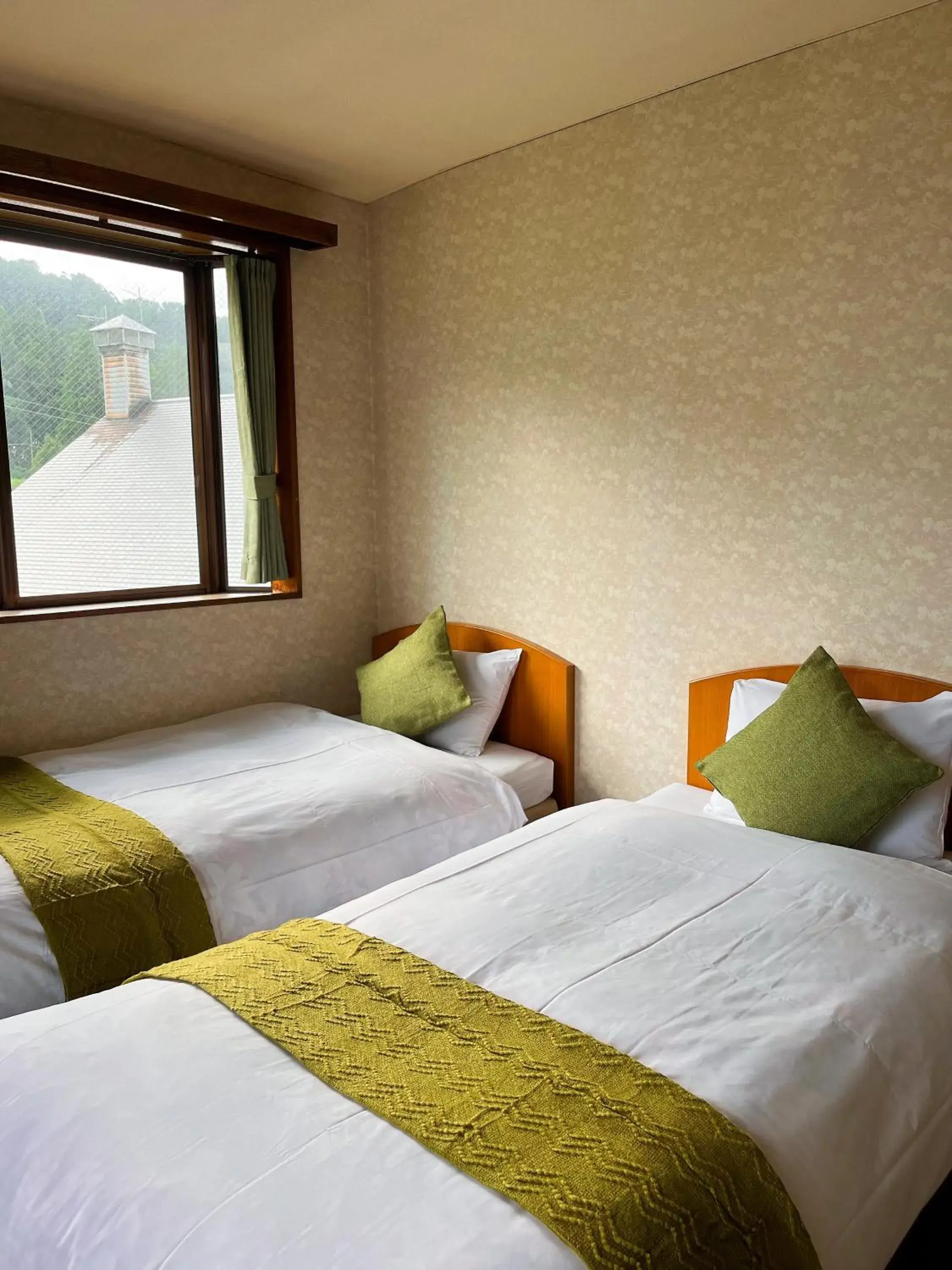 Twin Room with Extra Bed in Yuzawa Hotel New Fukudaya-ski in ski out Twin Room with Extra Bed in Yuzawa Hotel New Fukudaya-ski in ski out