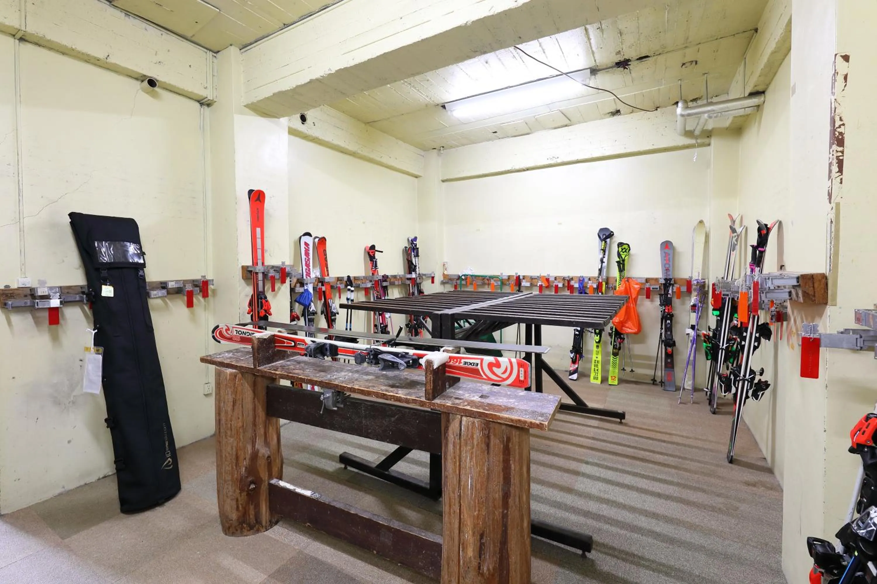 Skiing in Ishiuchi Ski Center