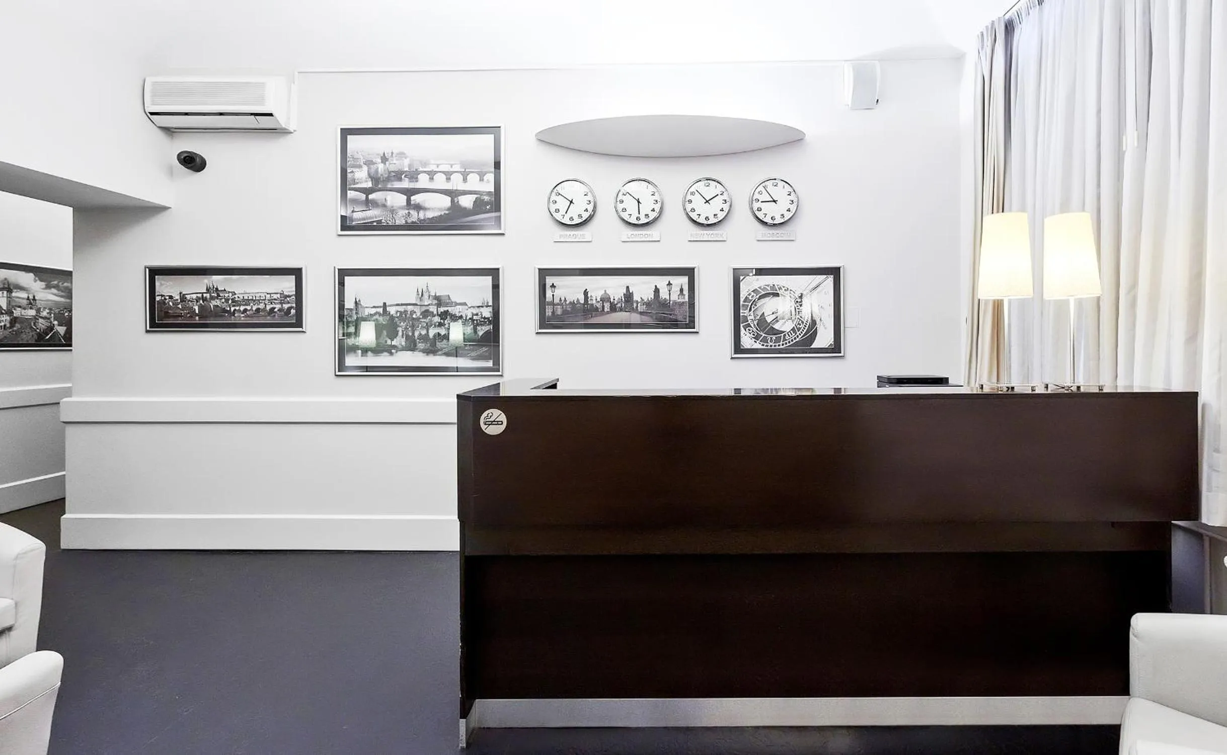 Lobby or reception in La Boutique