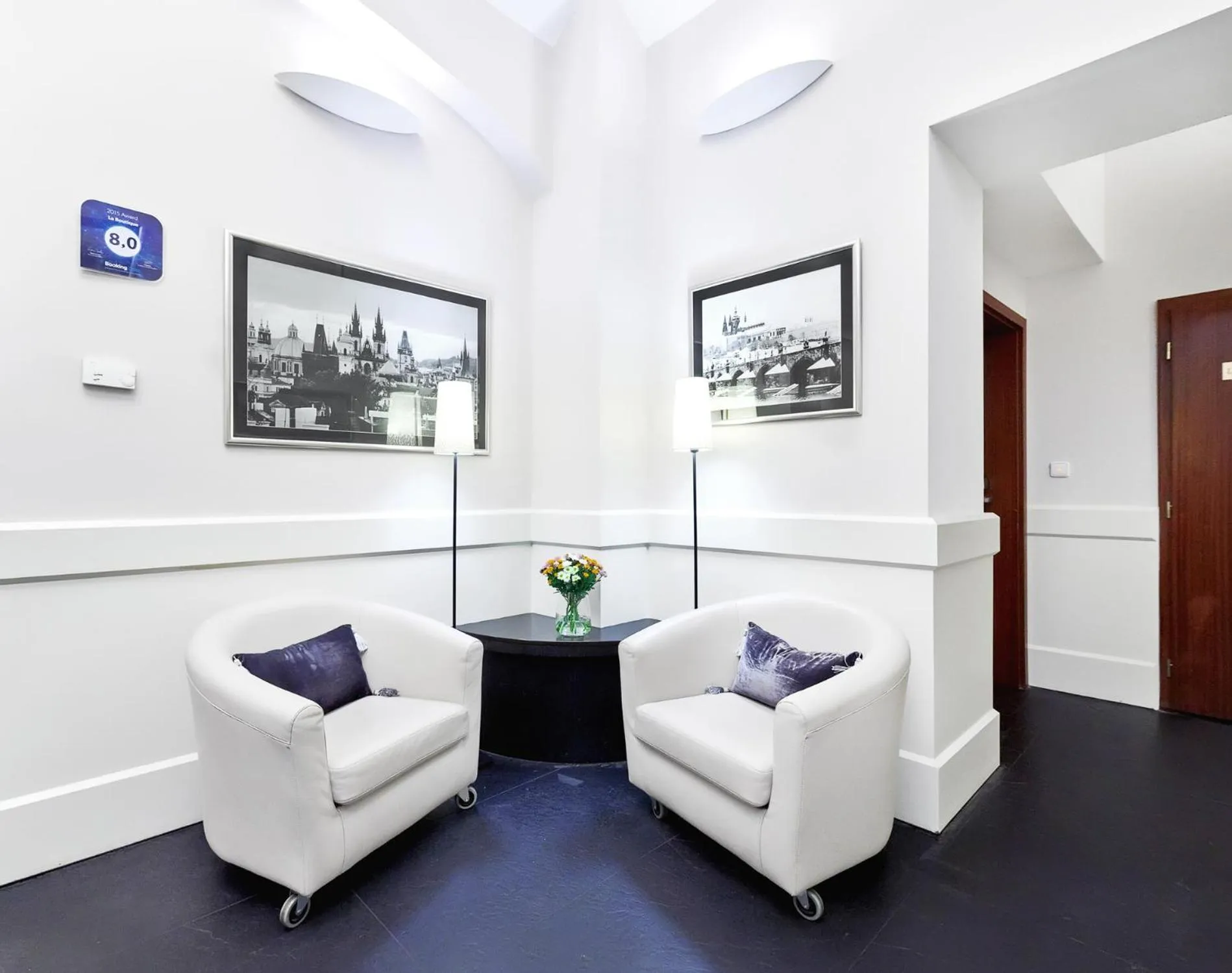 Lobby or reception in La Boutique