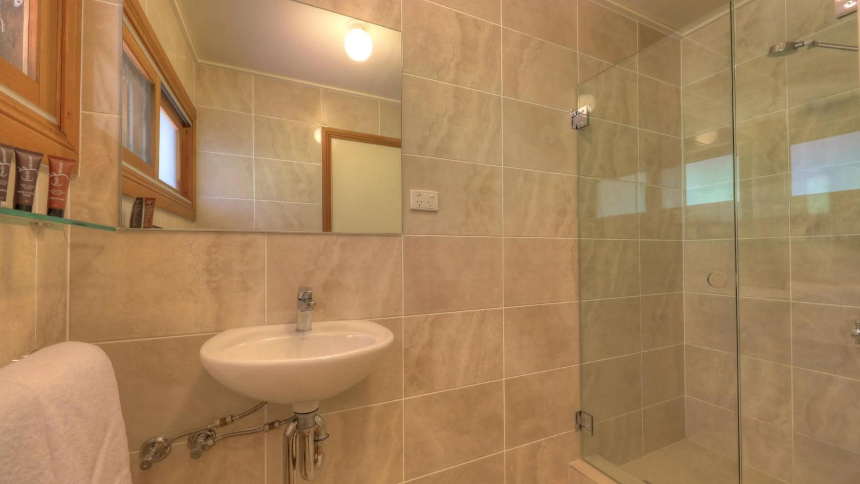 Bathroom in Beachcomber Lodge