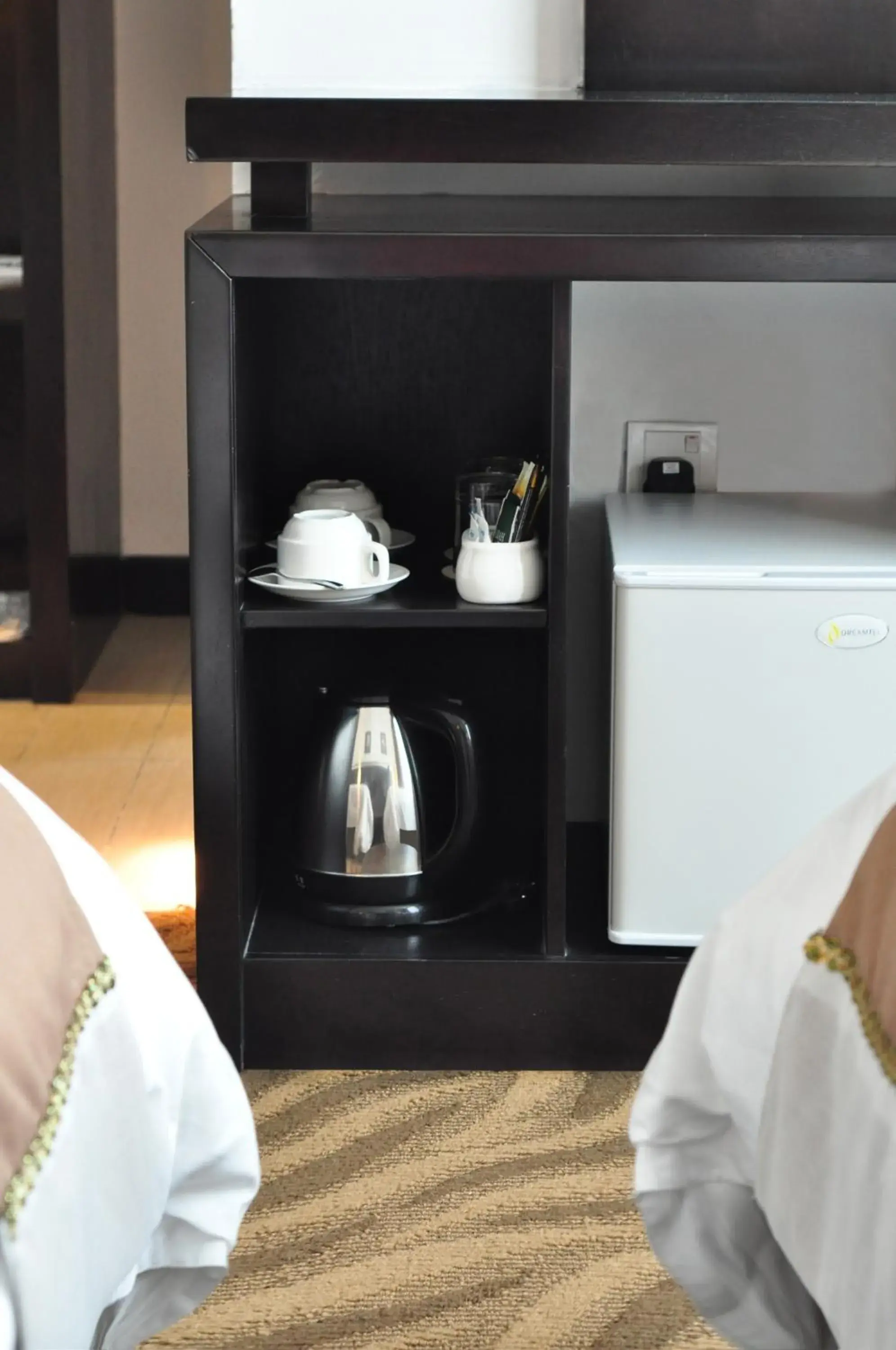 Coffee/tea facilities, Bed in Dreamtel Kota Kinabalu Coffee/tea facilities, Bed in Dreamtel Kota Kinabalu