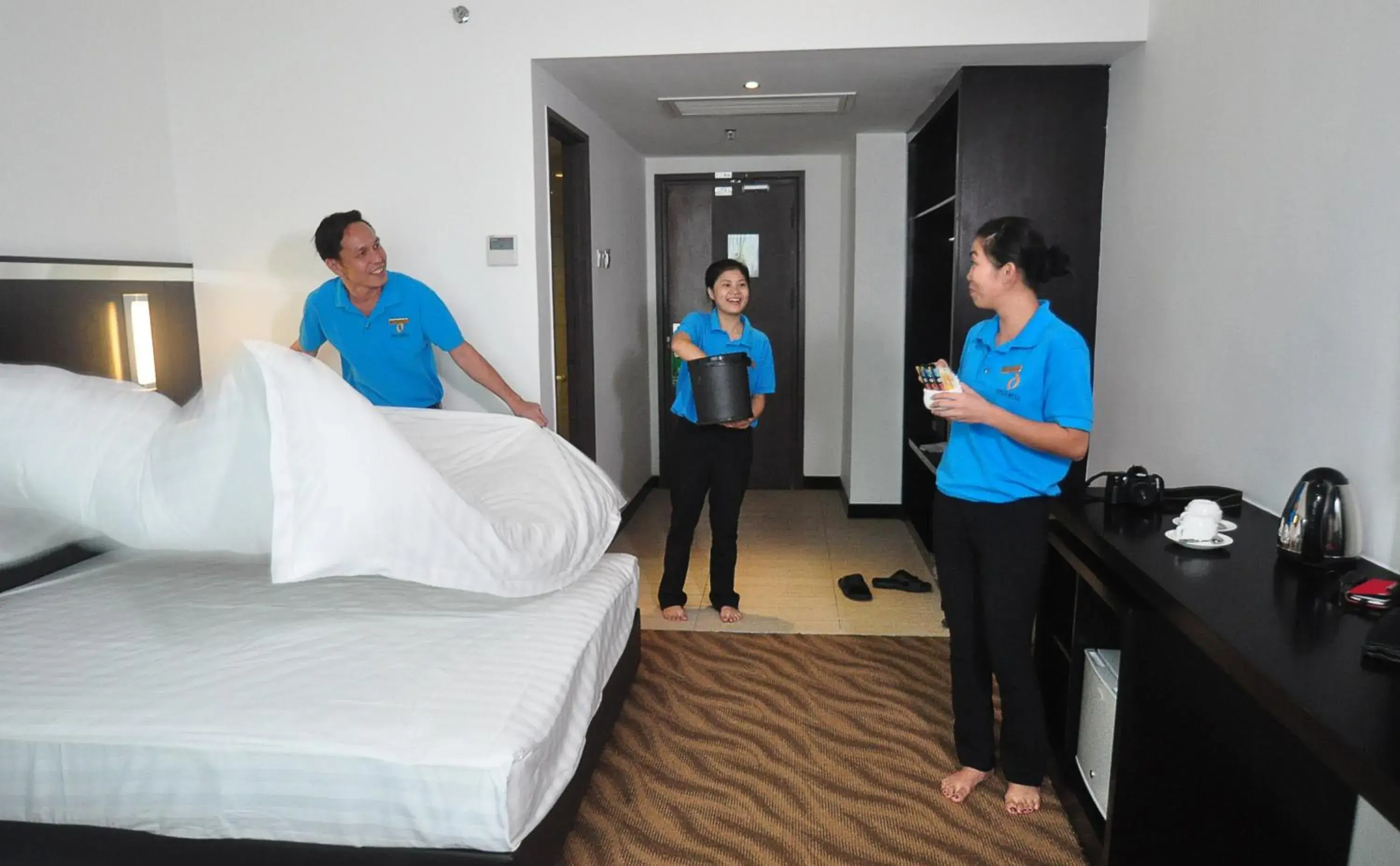 Staff, Bed in Dreamtel Kota Kinabalu Staff, Bed in Dreamtel Kota Kinabalu