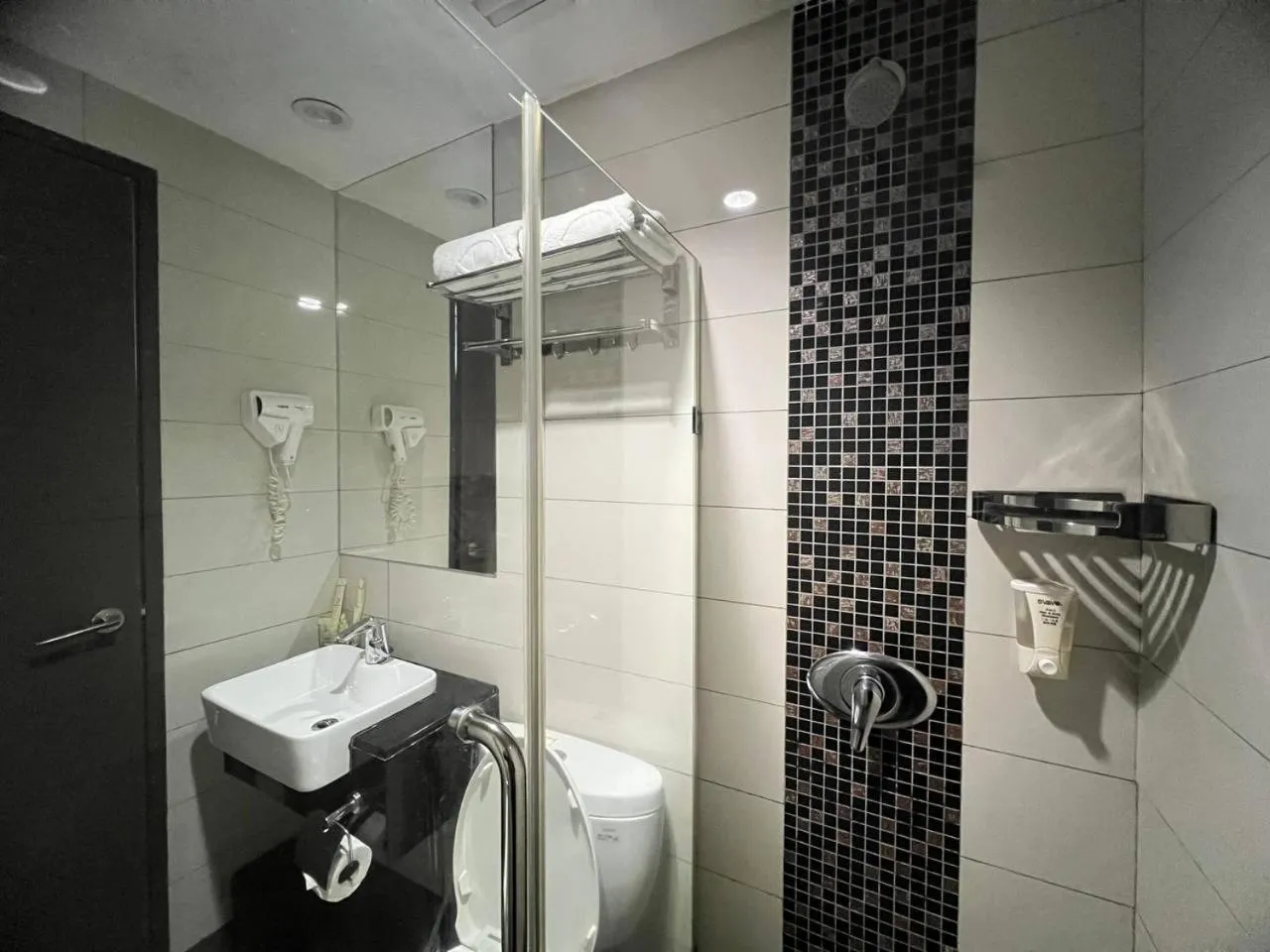 Shower in Dreamtel Kota Kinabalu