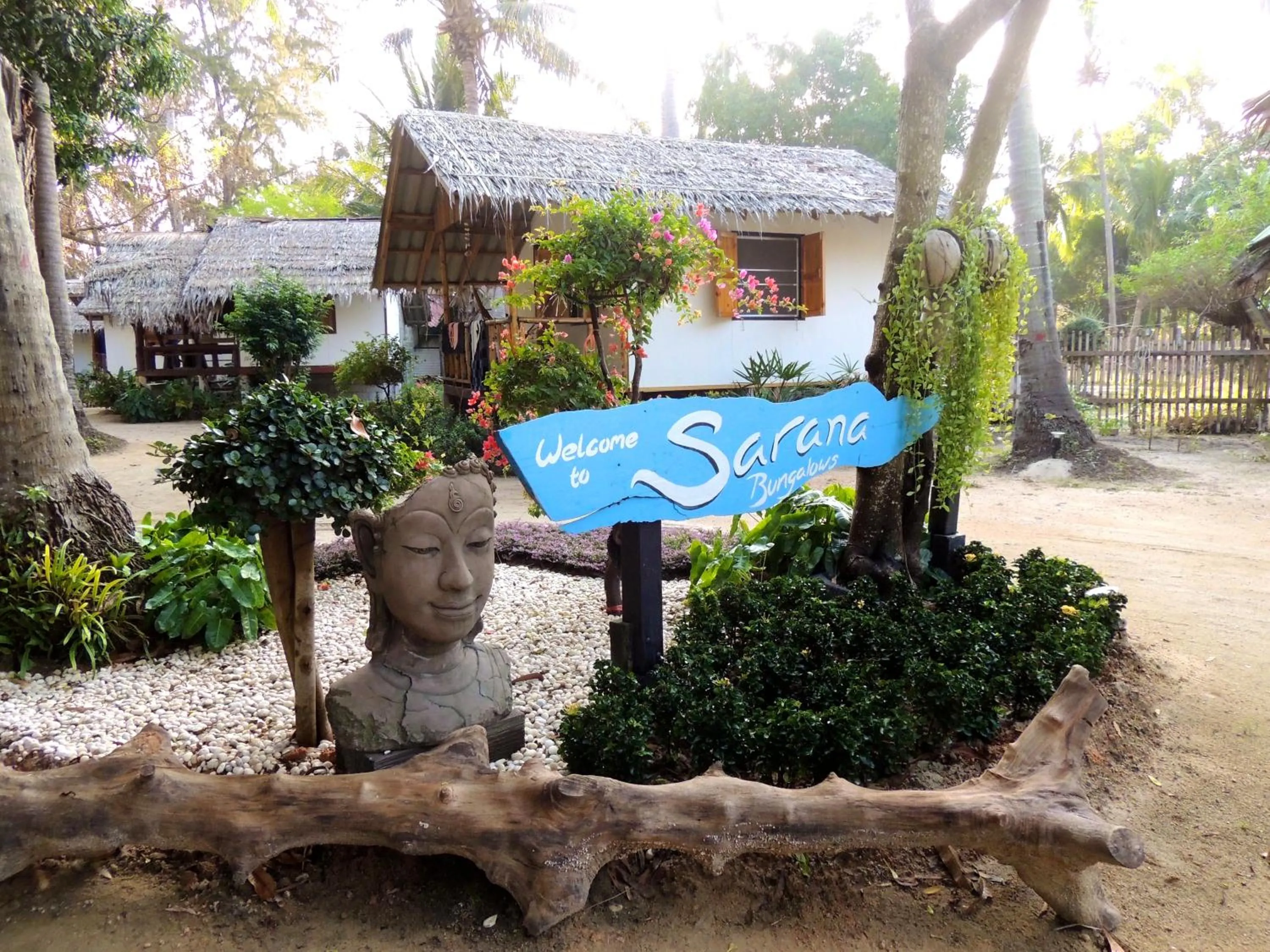 Facade/entrance in Sarana Bungalows