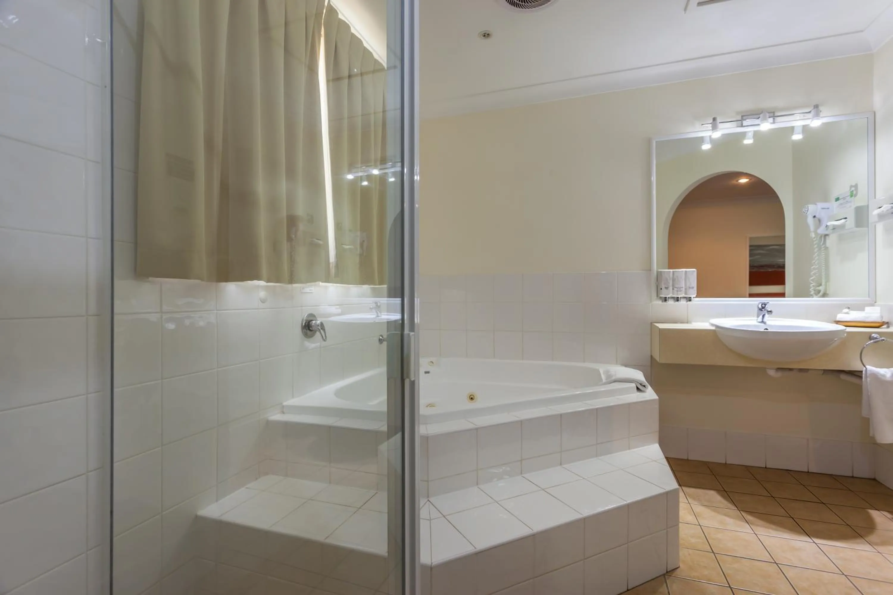 Shower in Best Western Tuscany on Tor Motor Inn