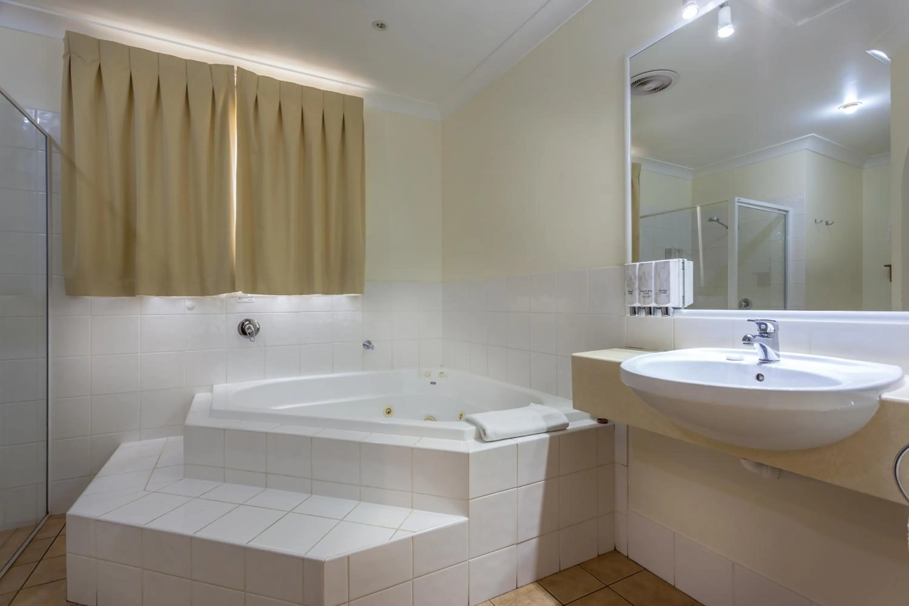 Bathroom in Best Western Tuscany on Tor Motor Inn