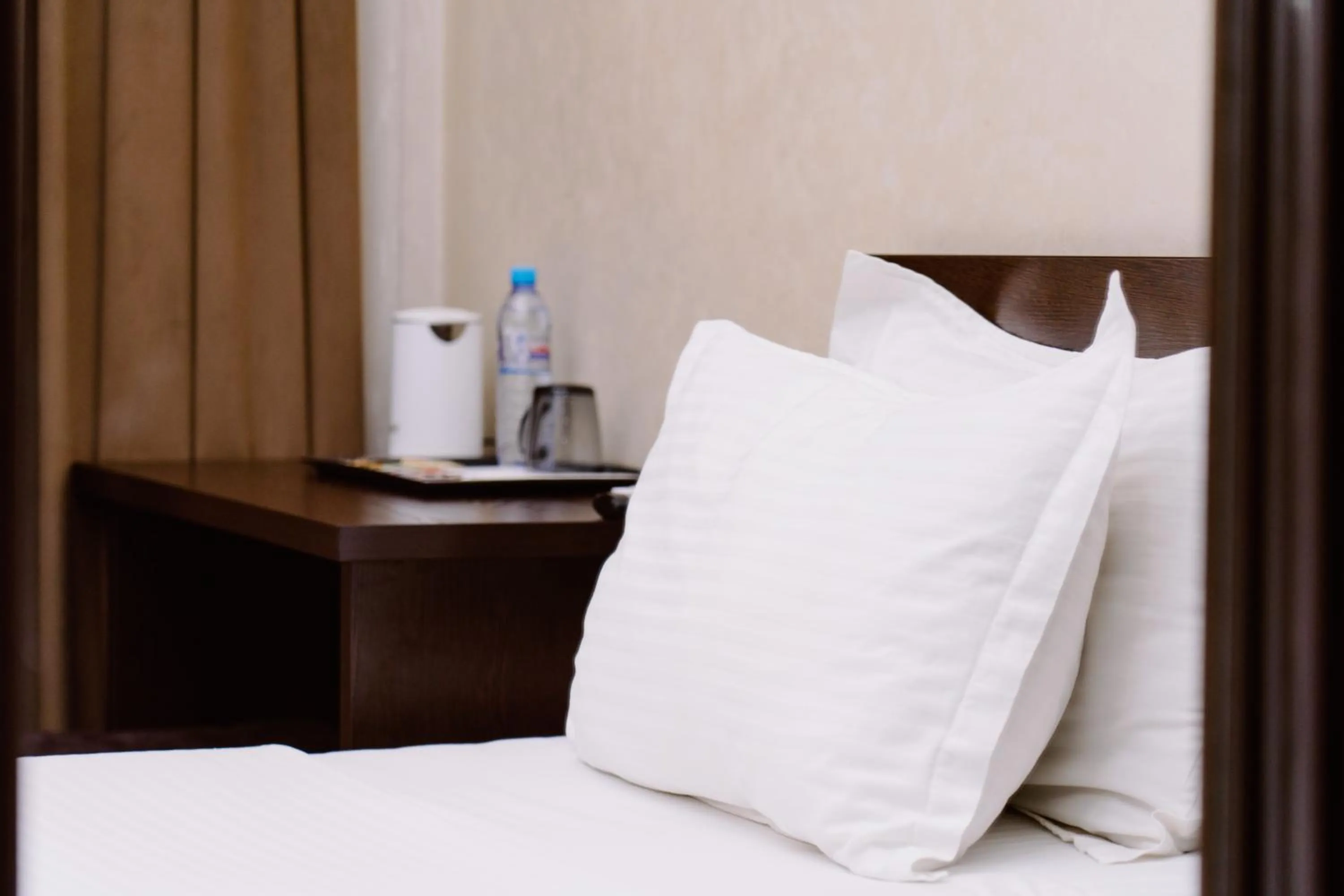 Bed in PGA Hotel Free Shuttle to Airport