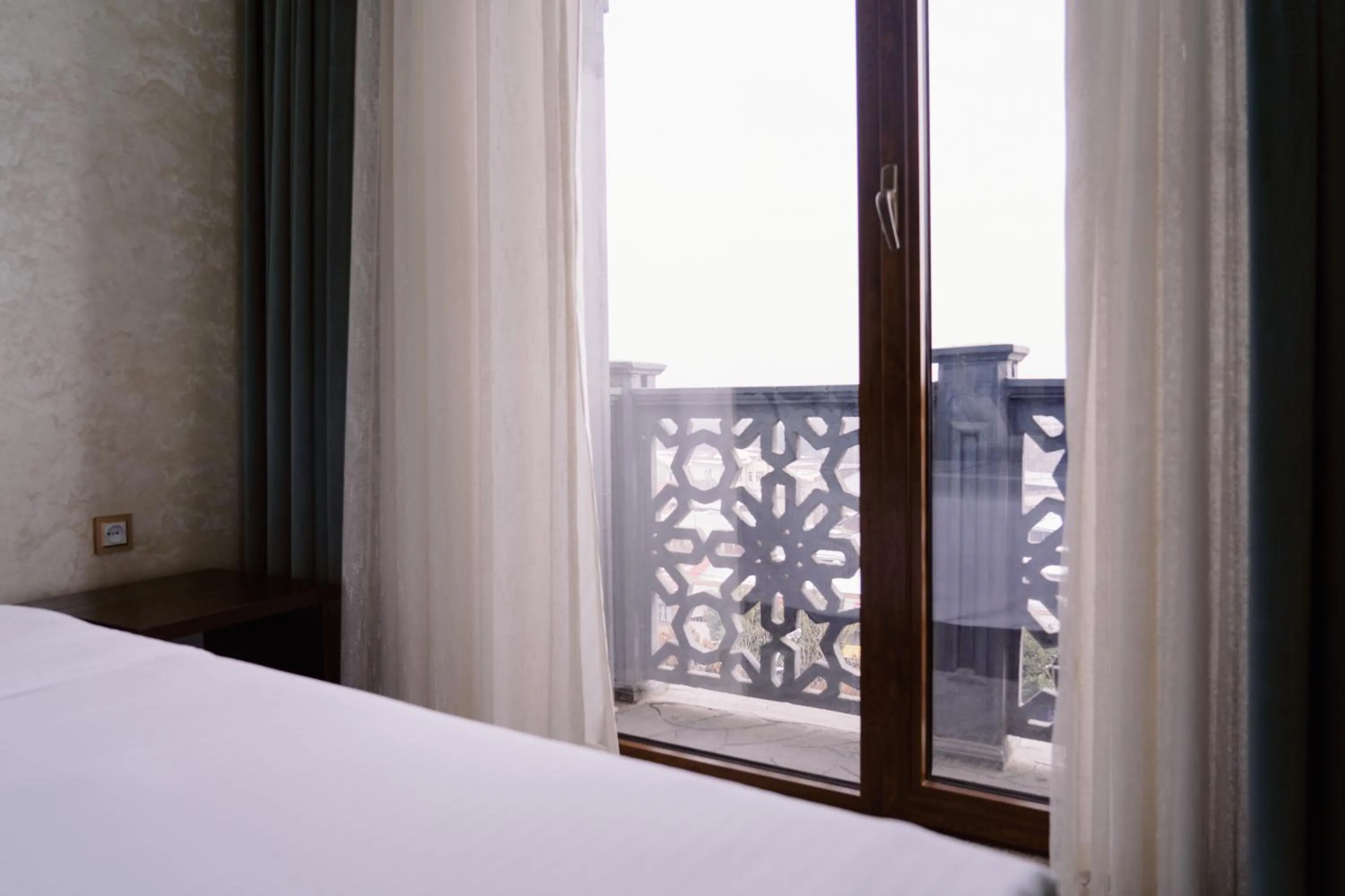 View (from property/room), Bed in PGA Hotel Free Shuttle to Airport