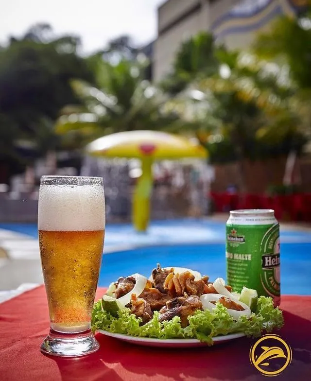 Restaurant/places to eat in Hotel Golden Dolphin piscinas termais 24h