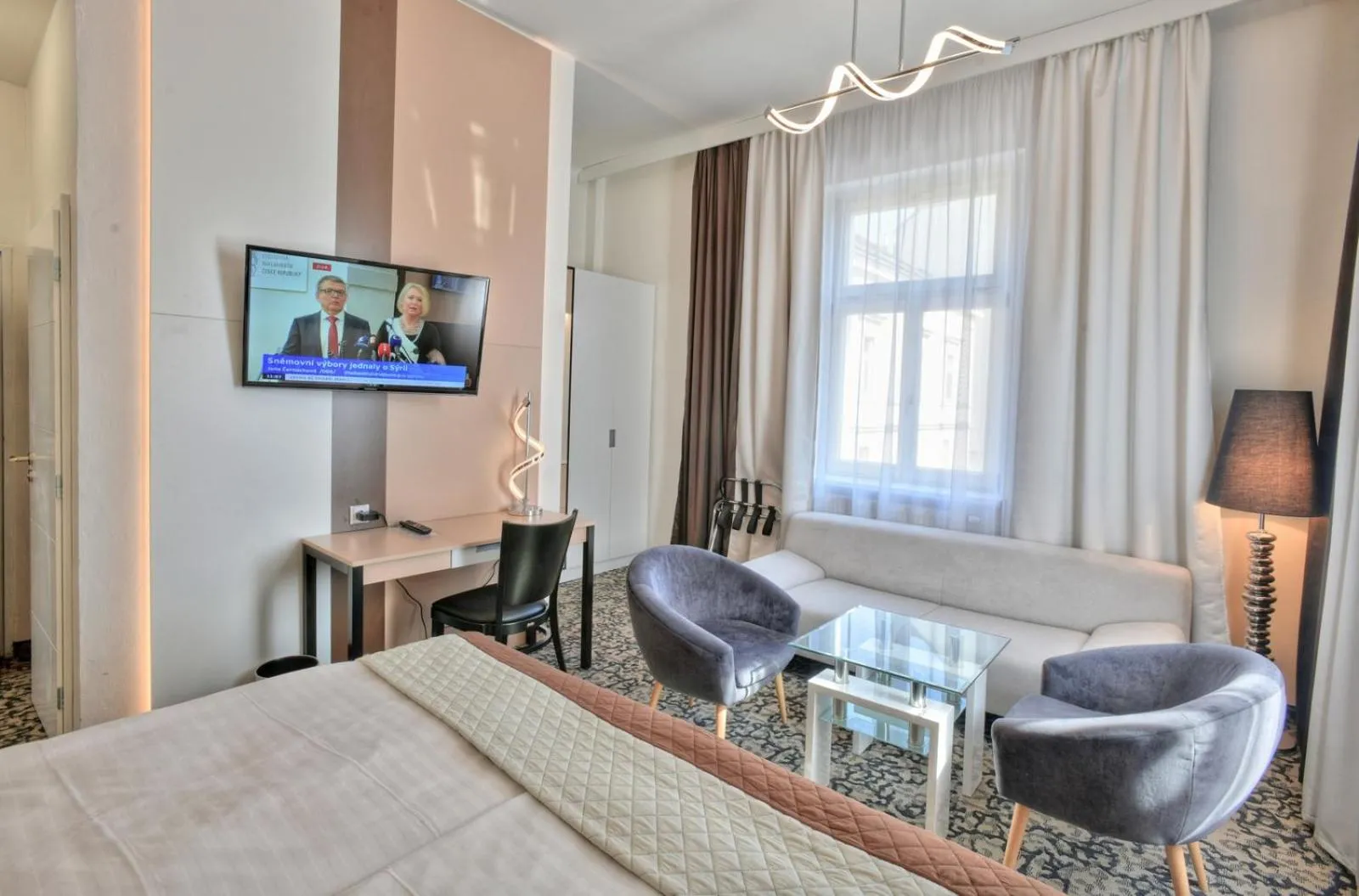 Living room, Bed in Máchova