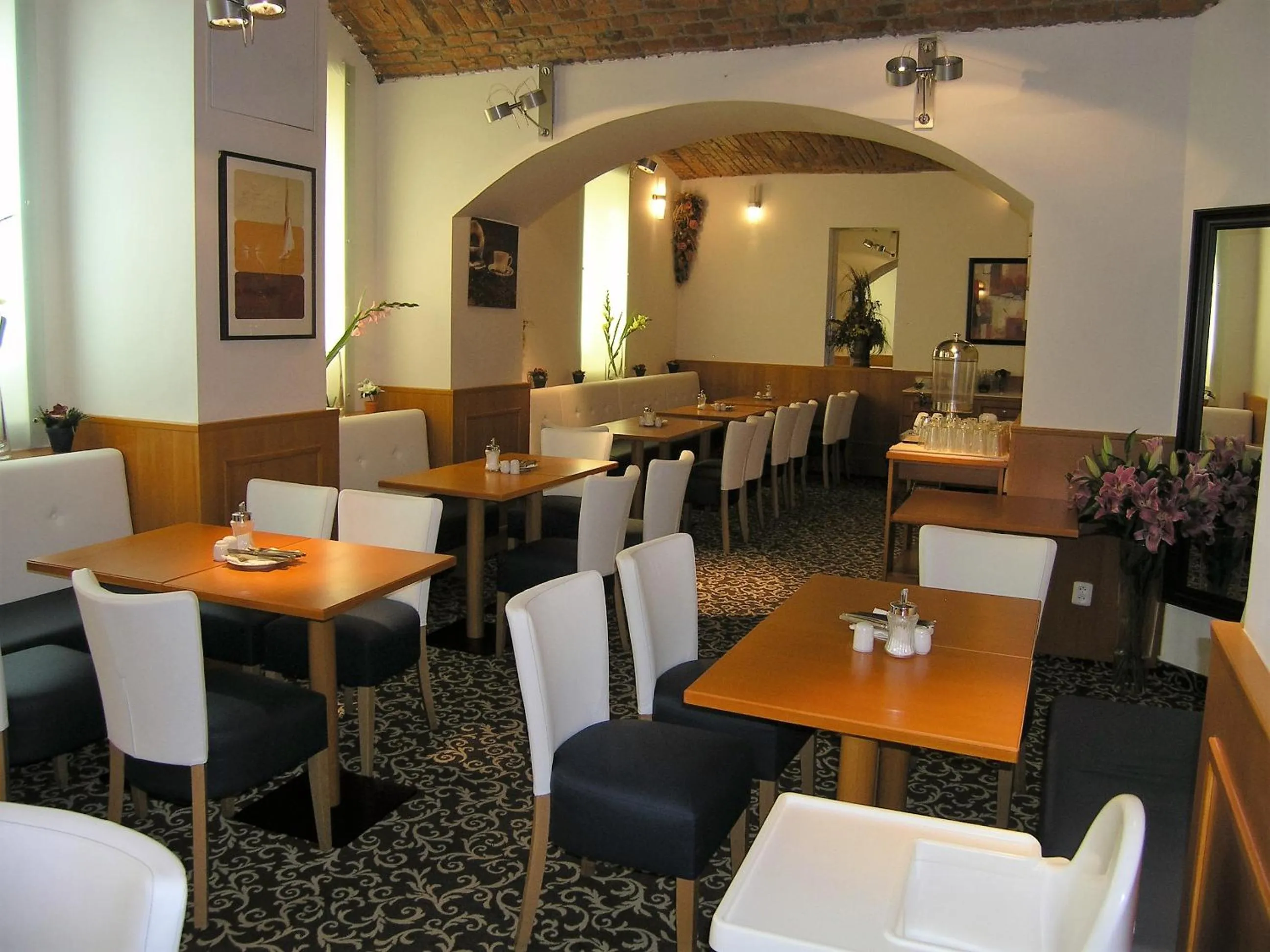 Restaurant/places to eat in Máchova