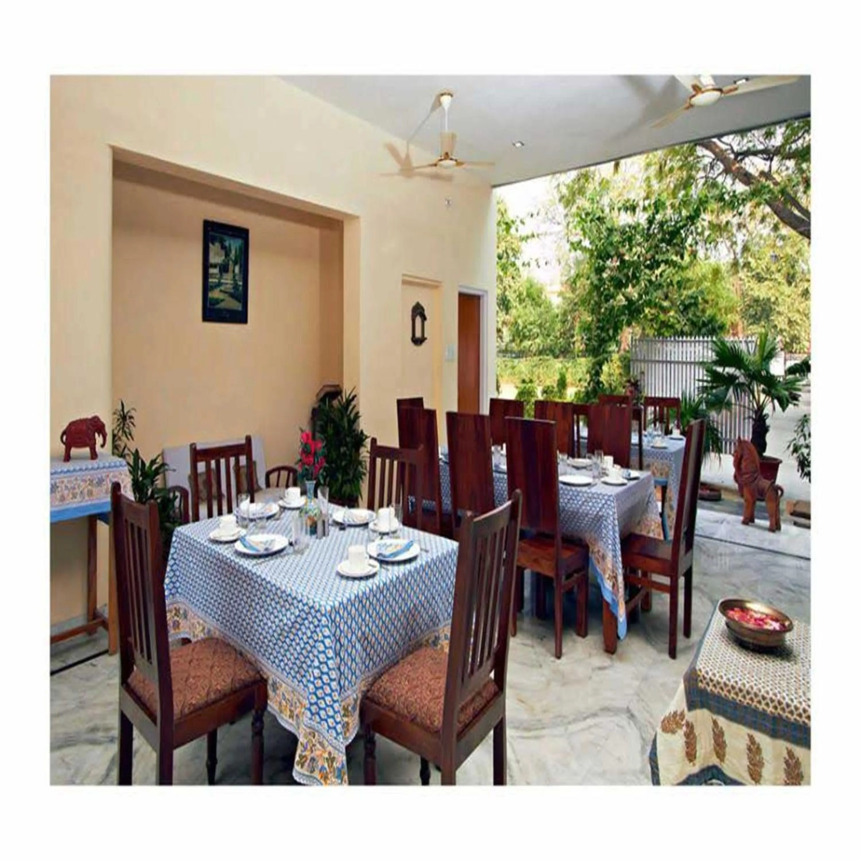 Restaurant/places to eat in Nokha House