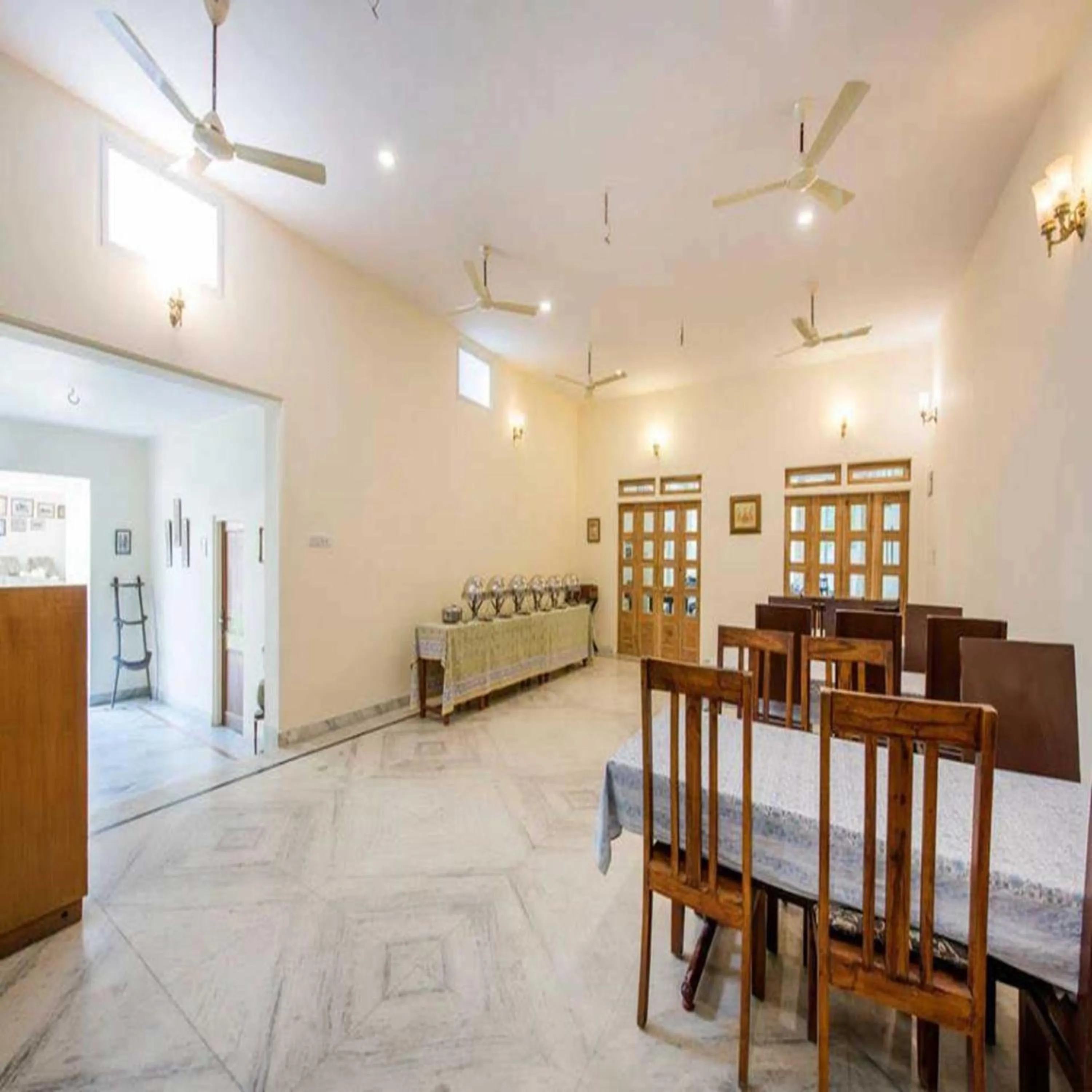 Restaurant/places to eat in Nokha House