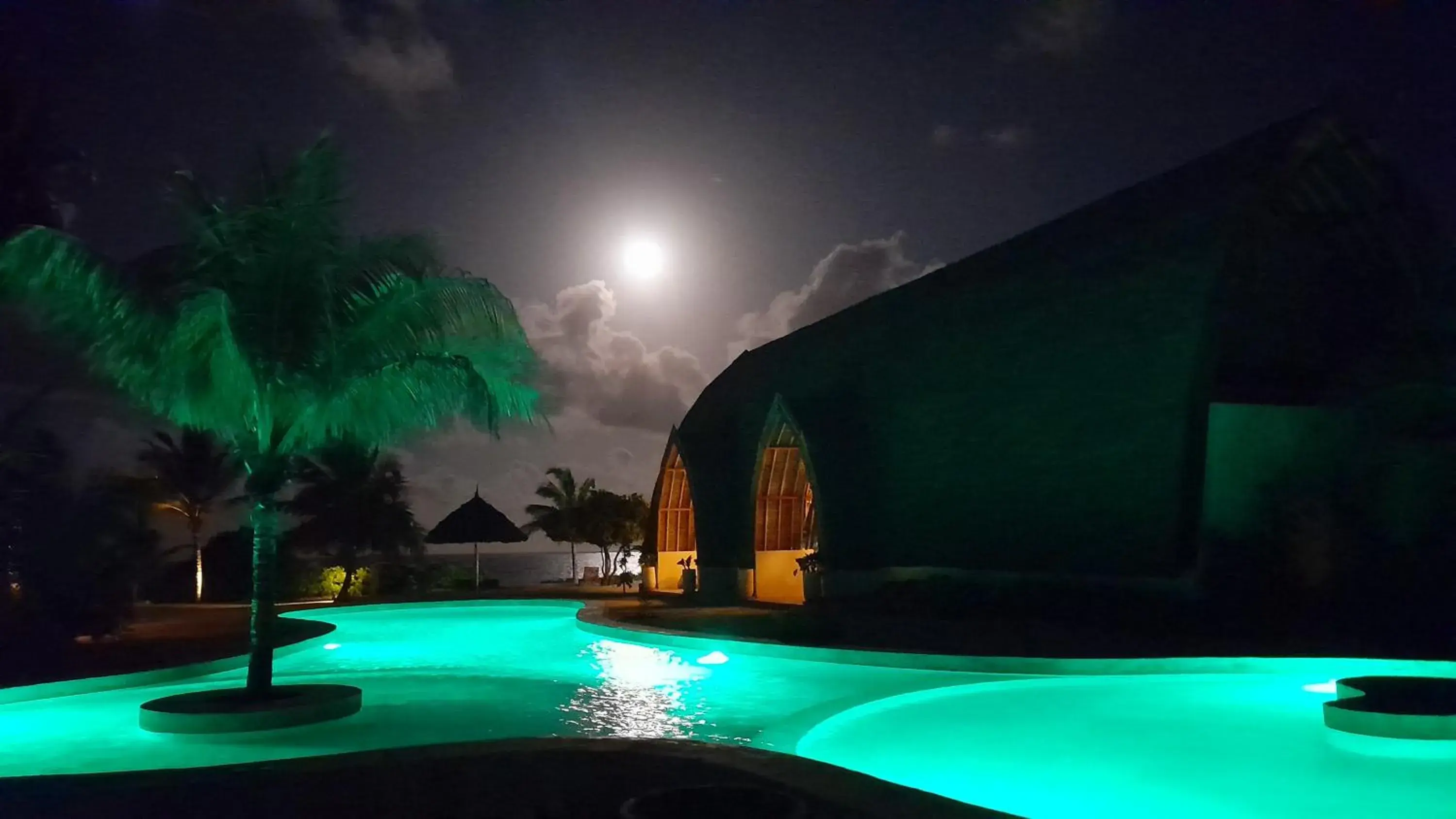 Swimming pool in Kijani Beach Villas Swimming pool in Kijani Beach Villas