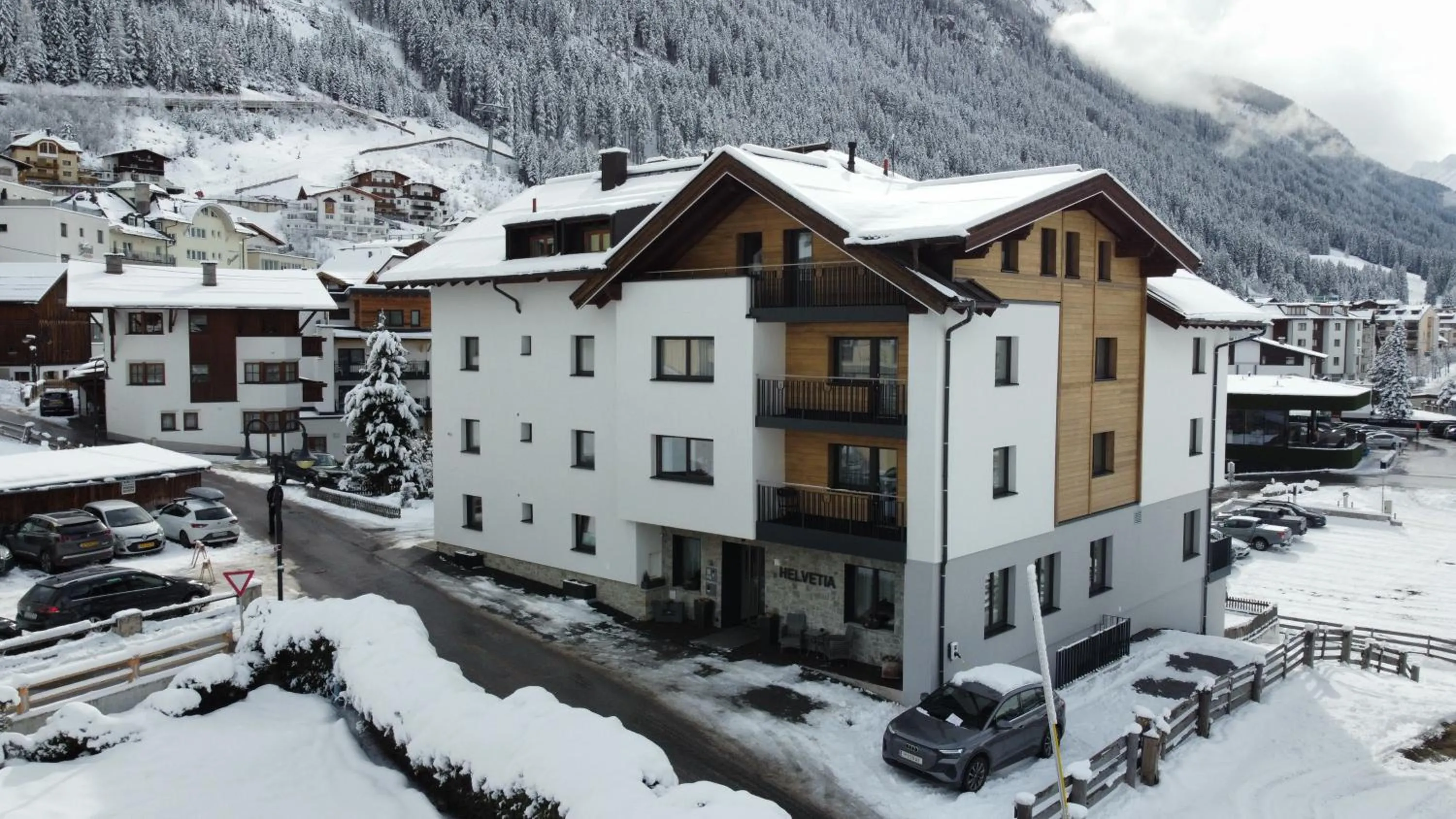Property building in Hotel Garni Helvetia