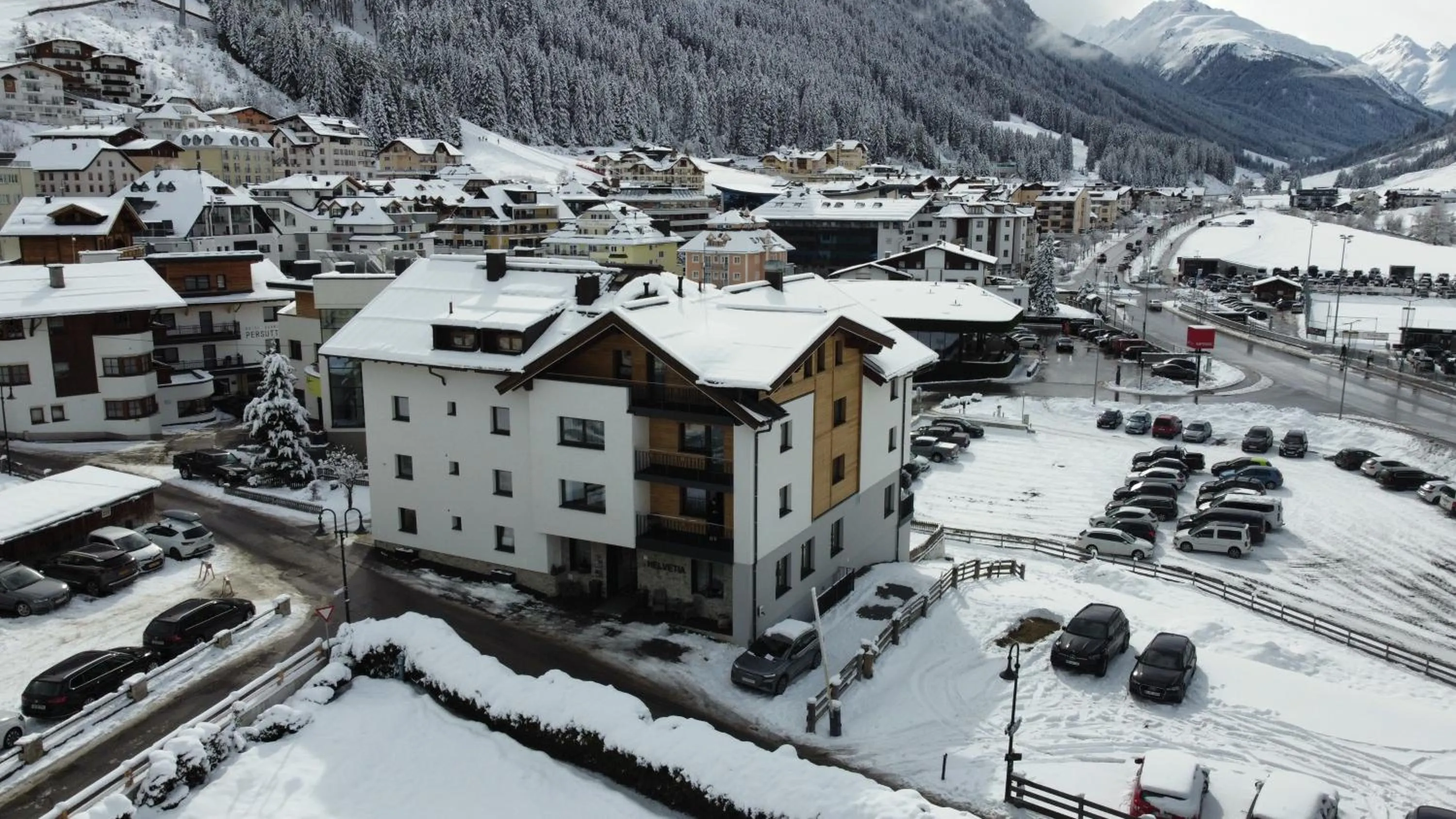 Property building in Hotel Garni Helvetia