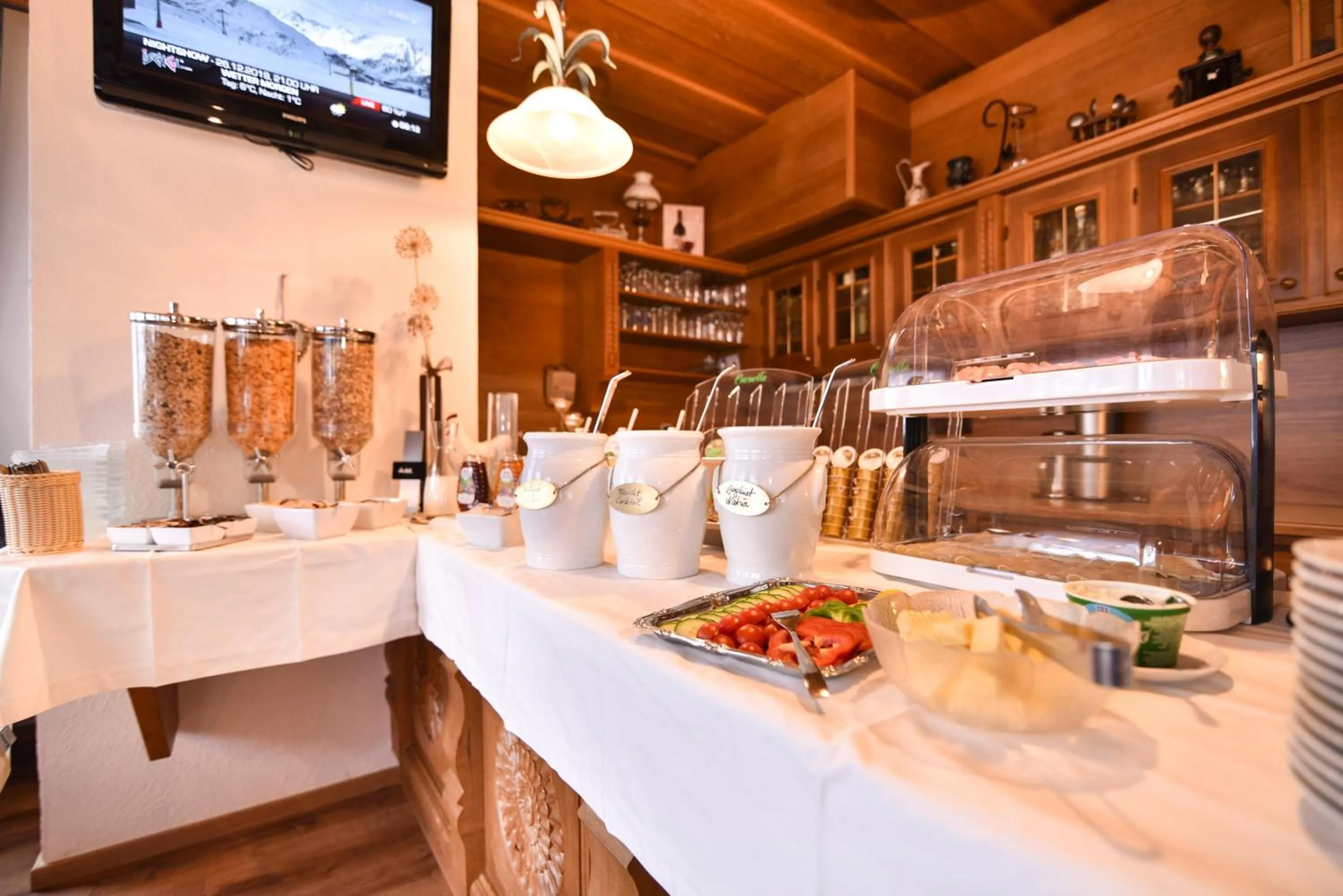 Breakfast in Hotel Garni Helvetia