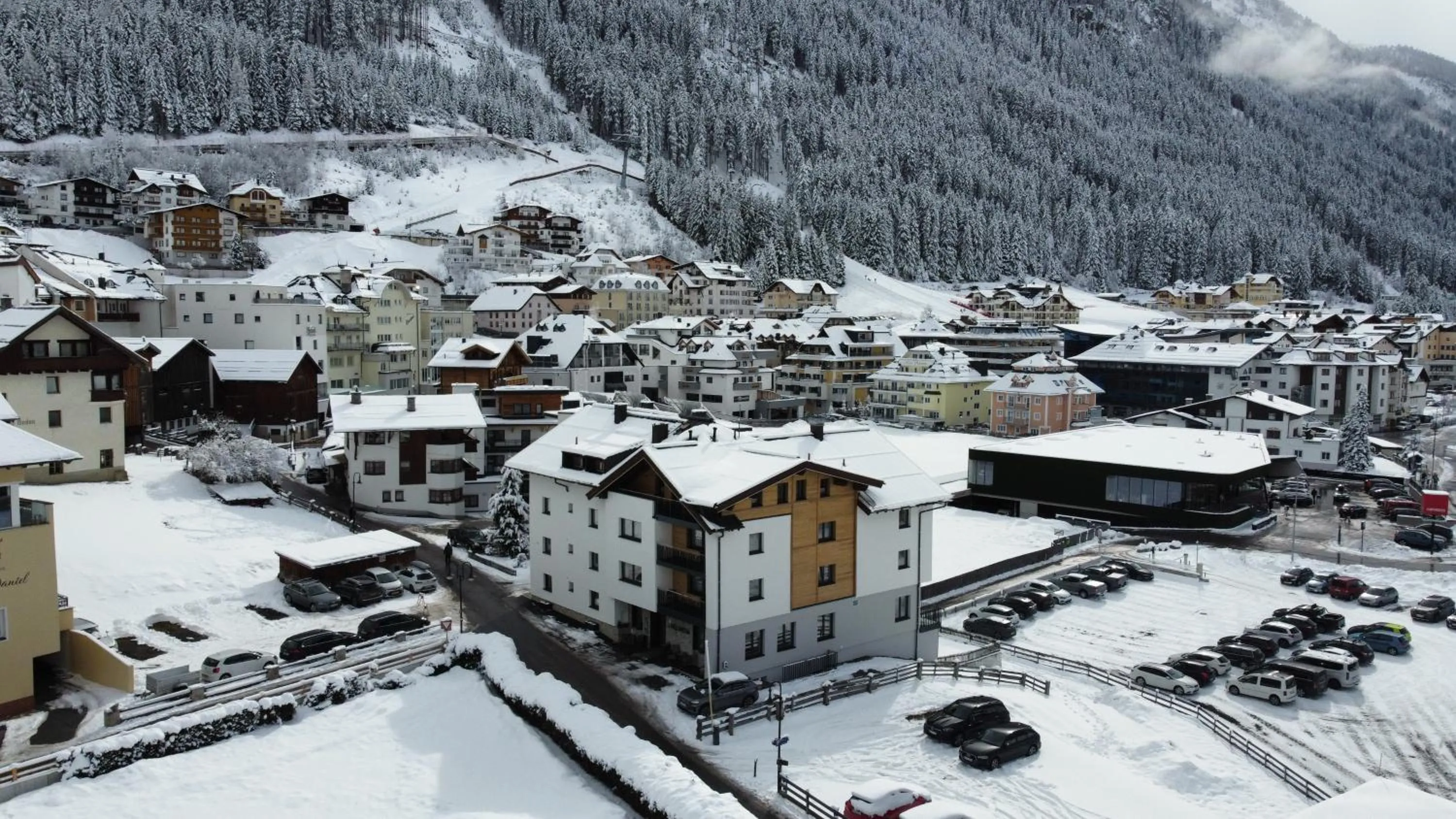 Property building in Hotel Garni Helvetia