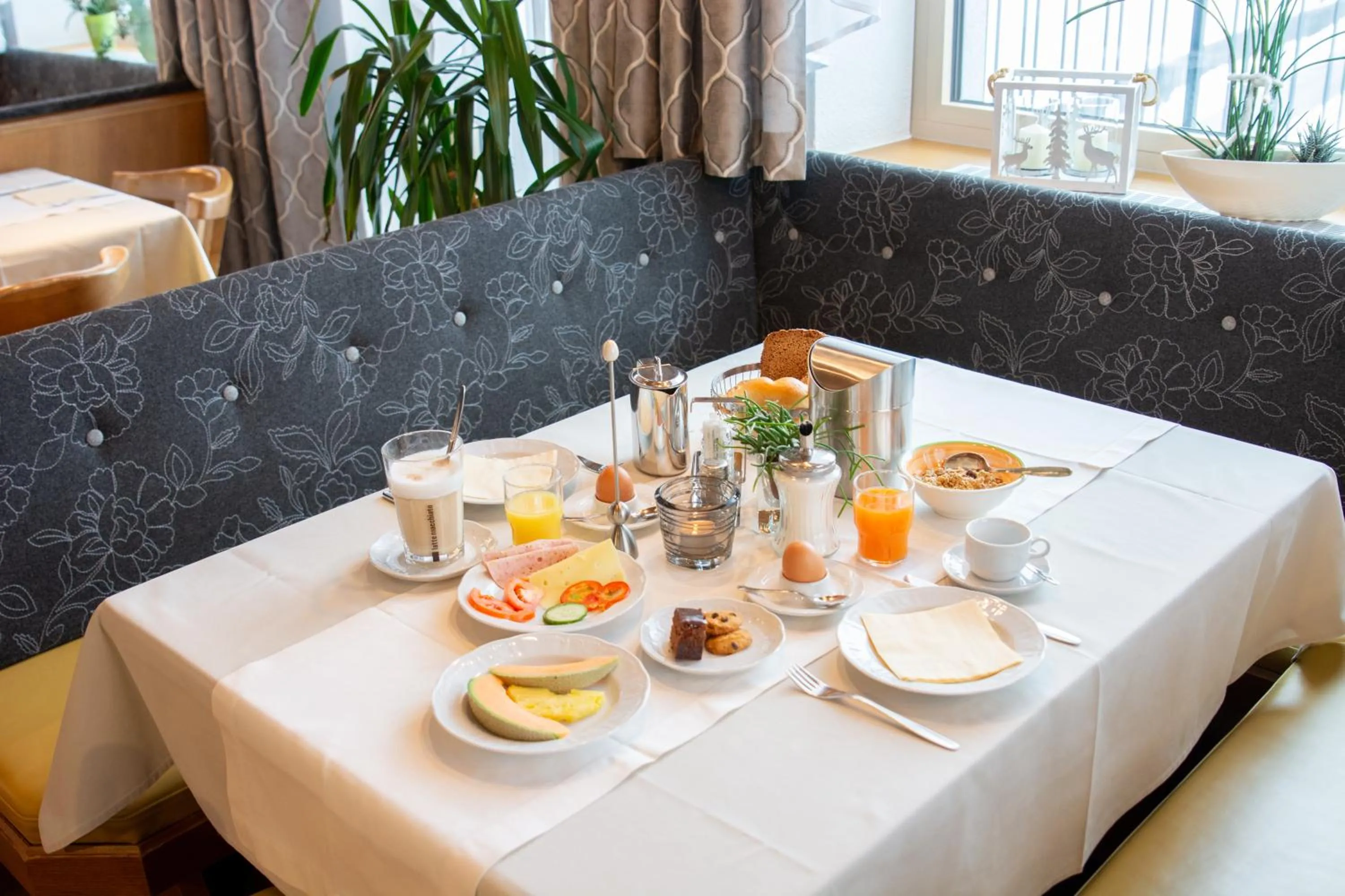 Breakfast in Hotel Garni Helvetia