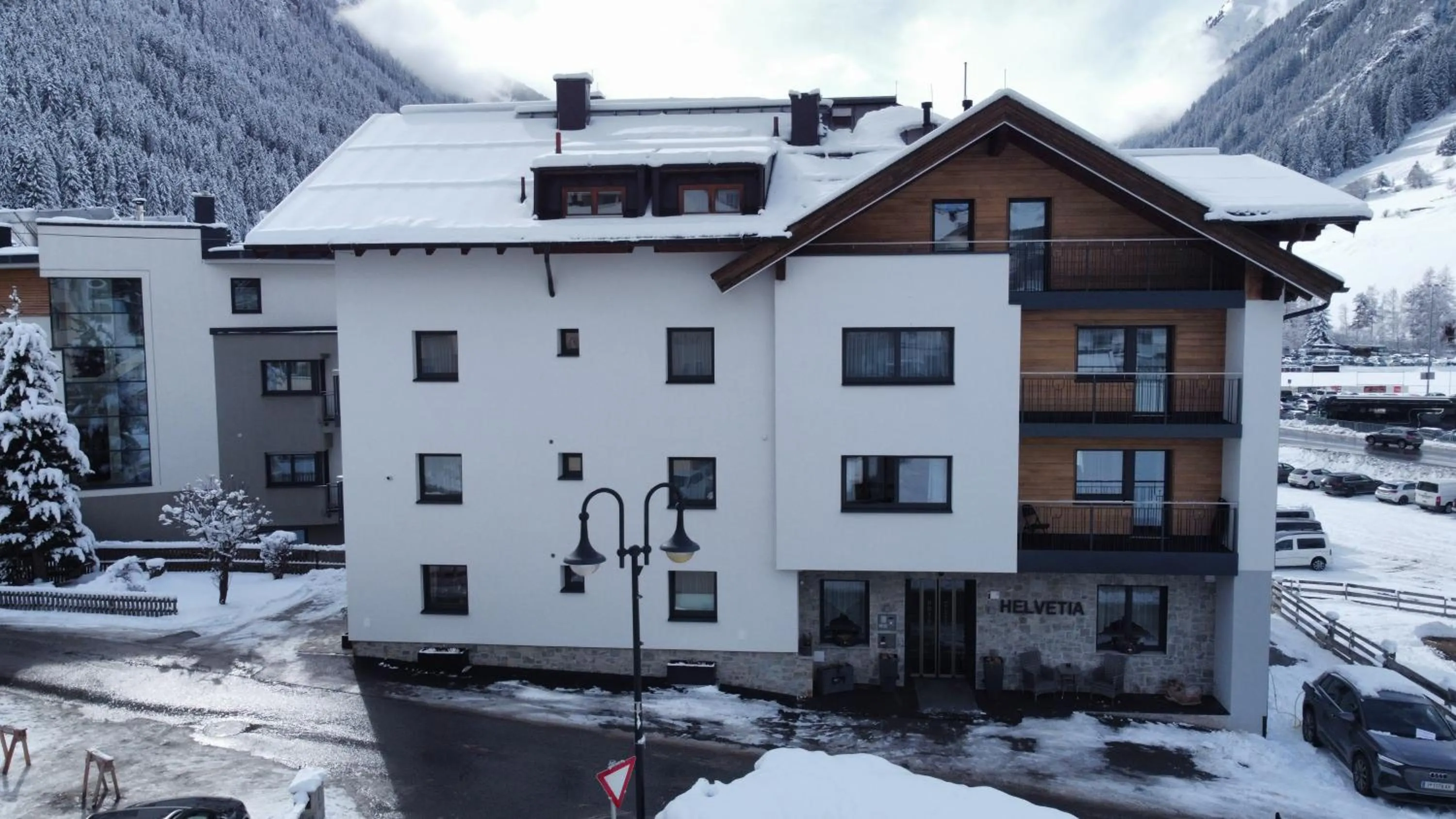 Property building in Hotel Garni Helvetia