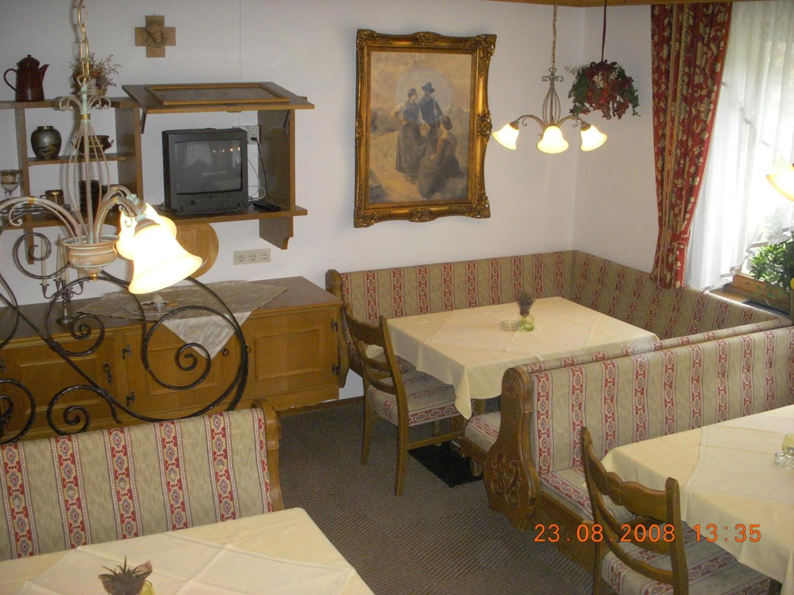 Restaurant/places to eat in Hotel Garni Helvetia