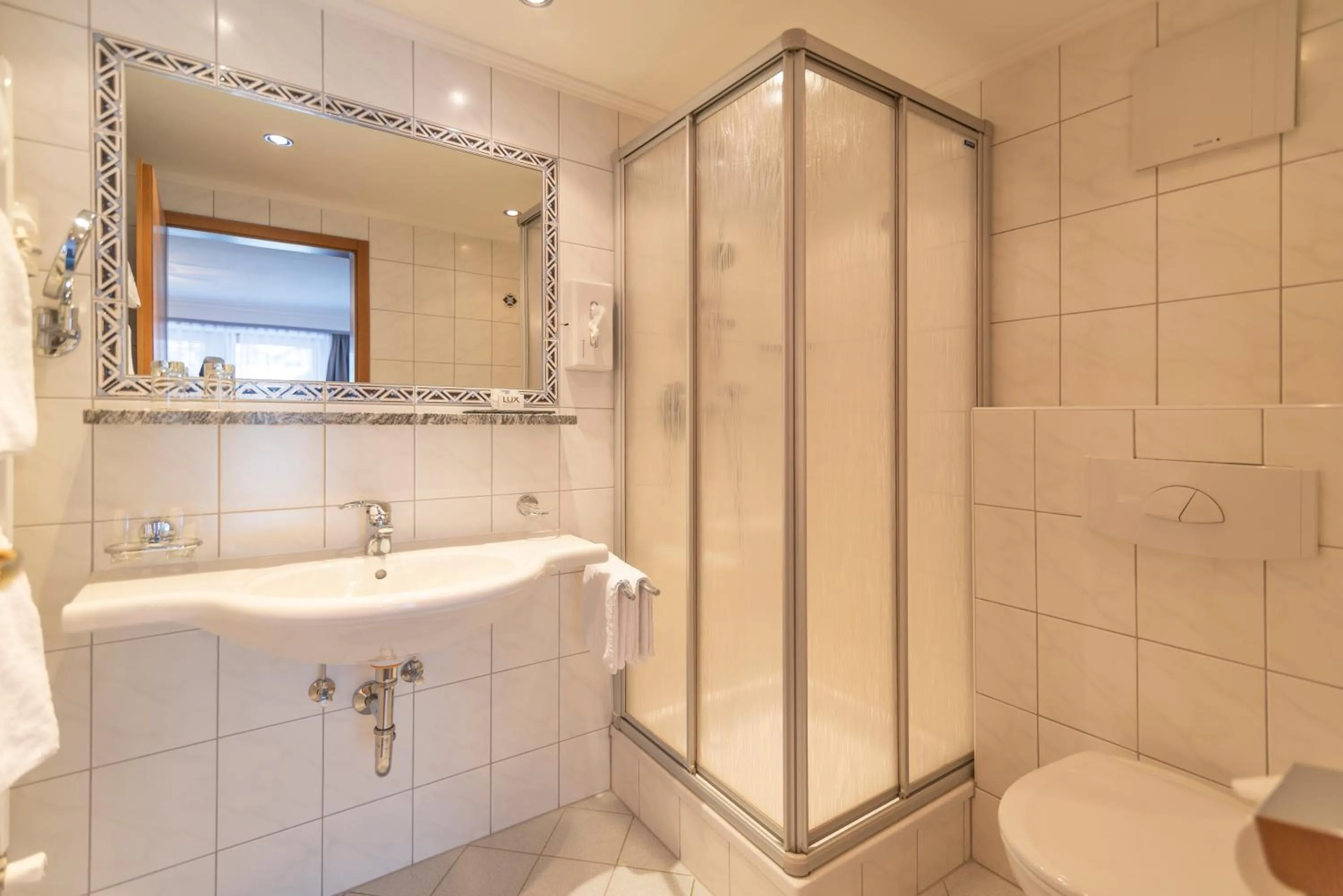 Bathroom in Hotel Garni Helvetia