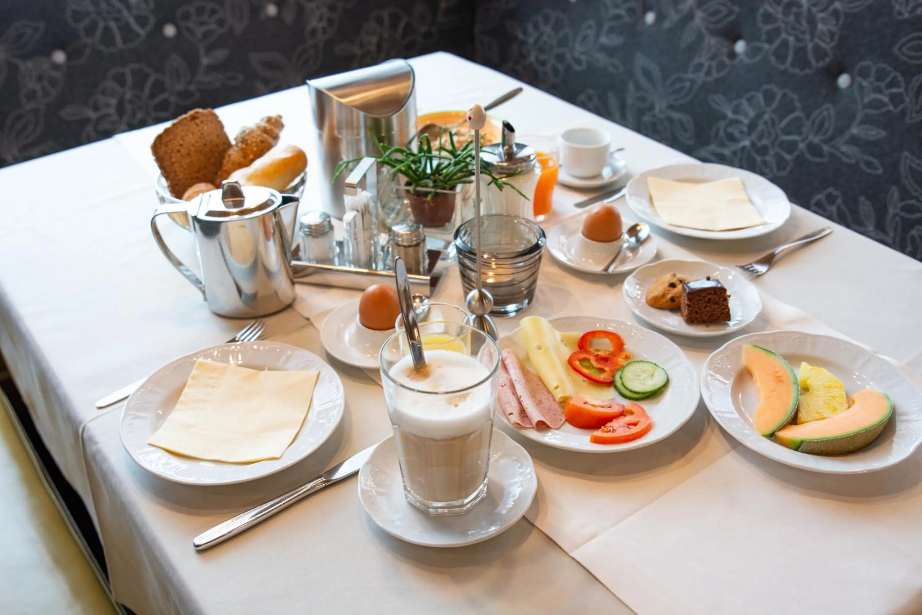 Breakfast in Hotel Garni Helvetia