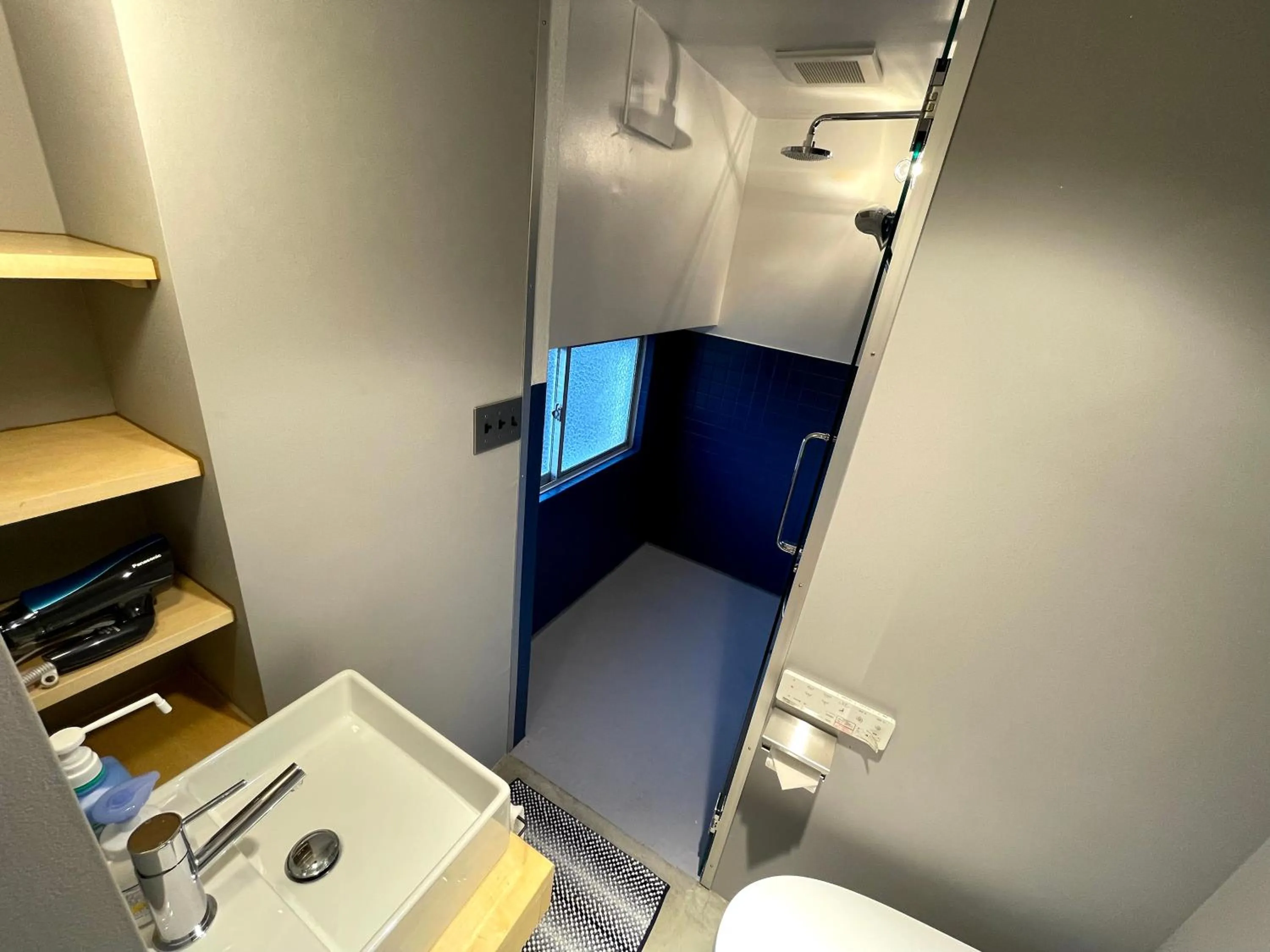 Shower in Hostel Have a Nice Day! ドミトリー 個室ルームあり#HVNI