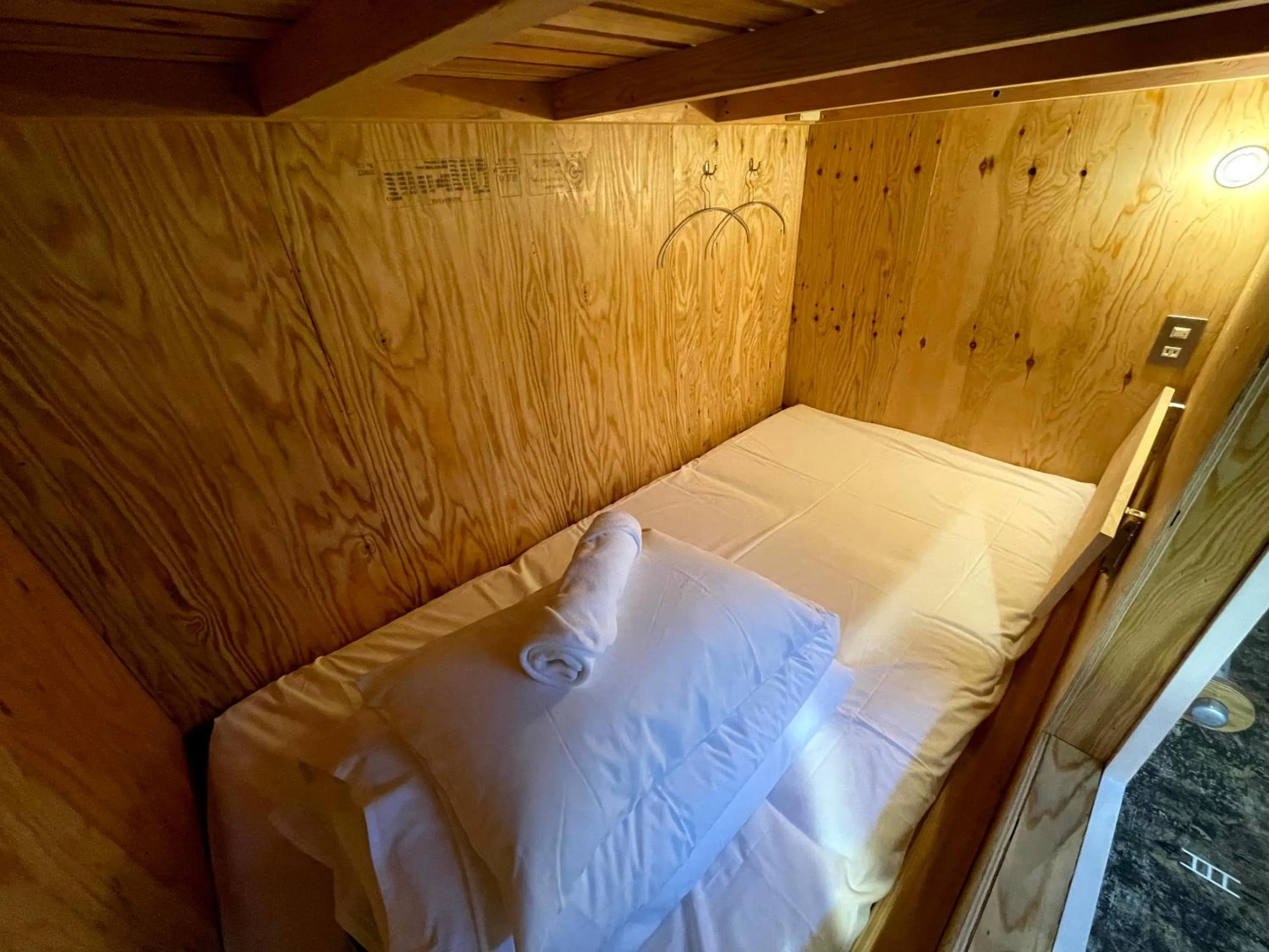 Bed in Hostel Have a Nice Day! ドミトリー 個室ルームあり#HVNI