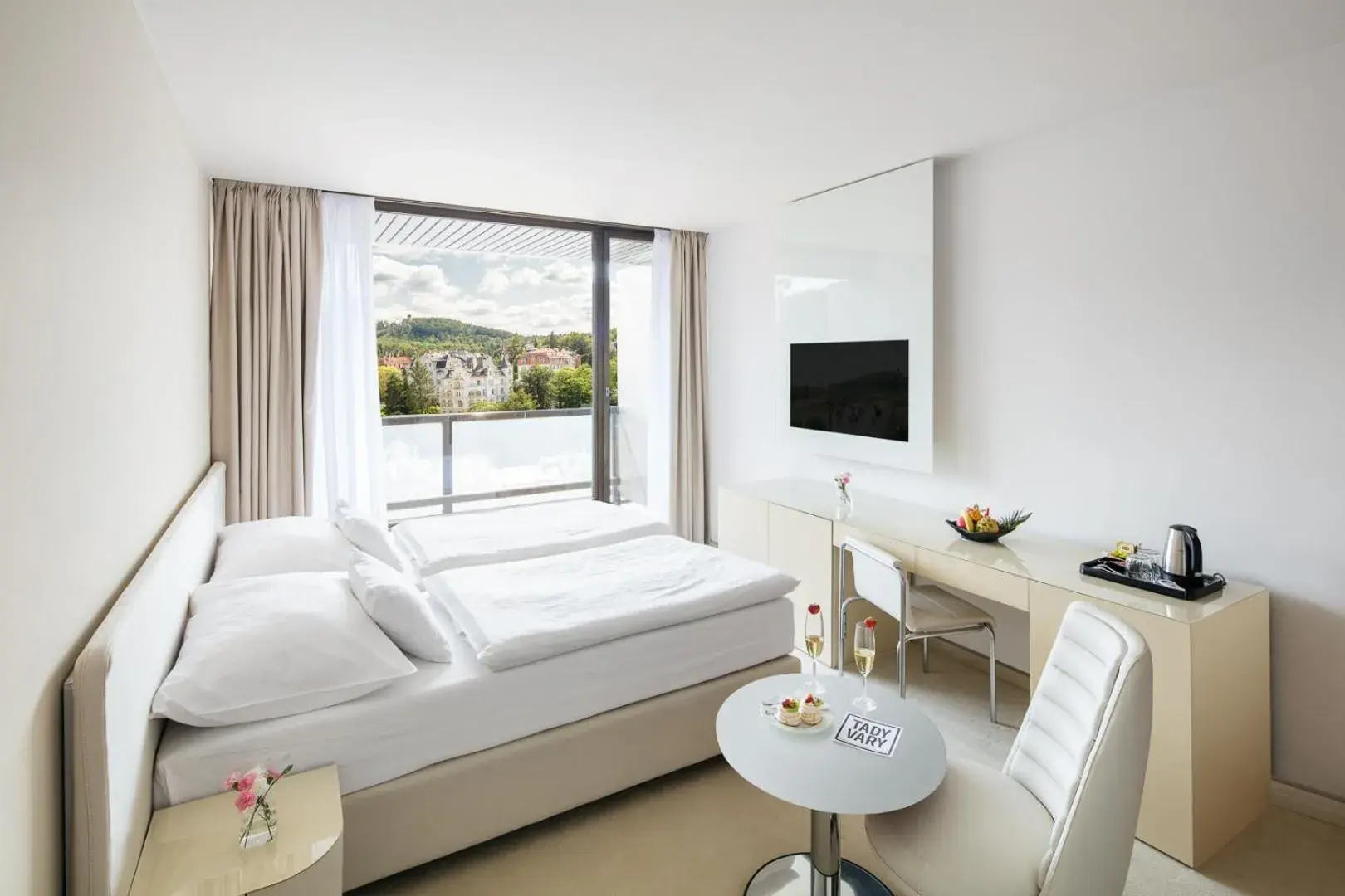 Property building, Bed in Hotel Thermal Property building, Bed in Hotel Thermal