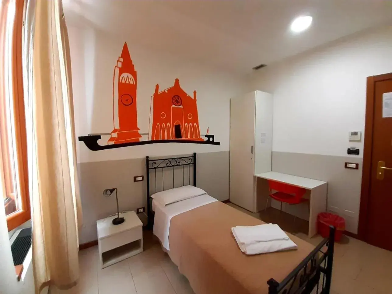 Single Room with Private External Bathroom in L'Archetto Single Room with Private External Bathroom in L'Archetto