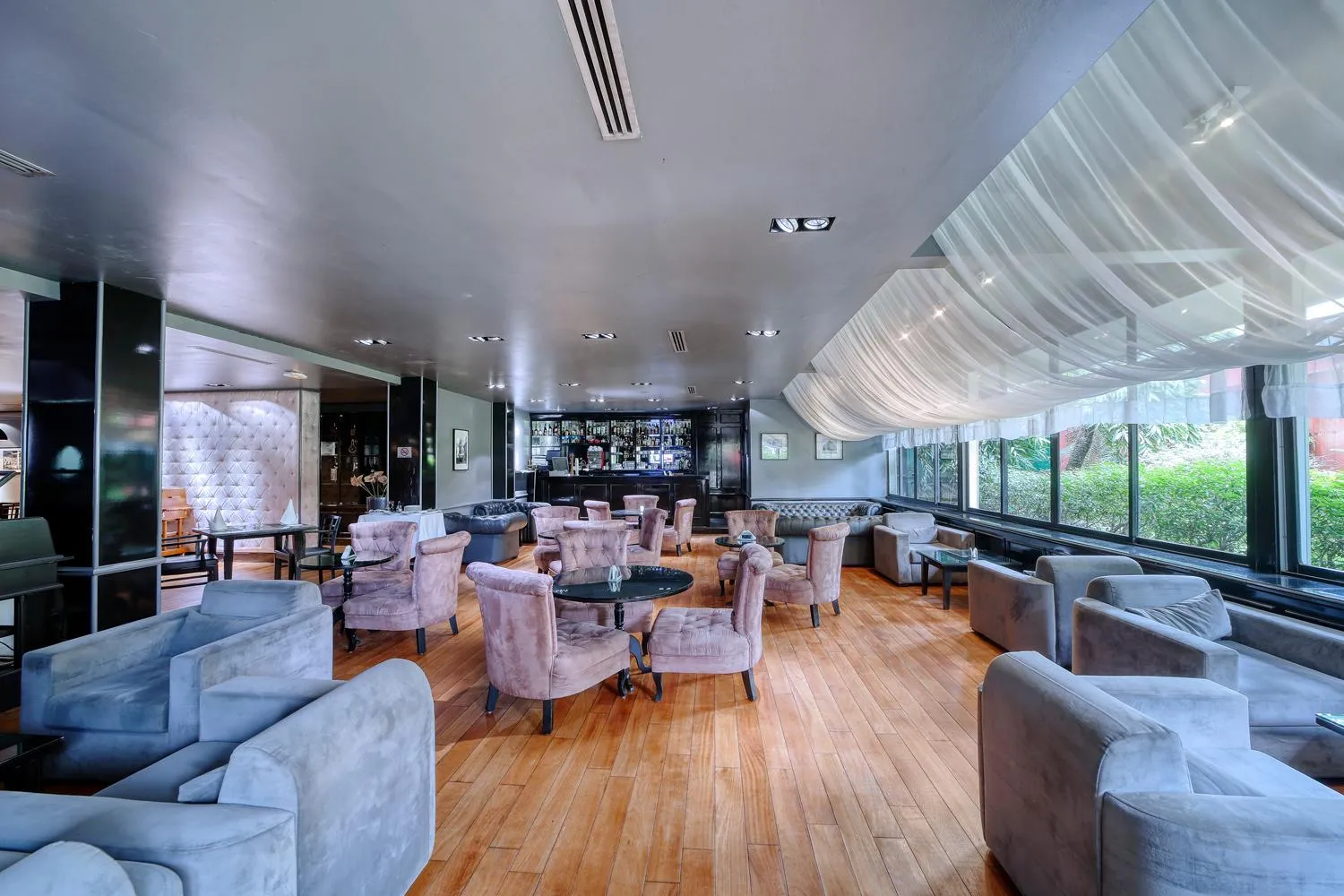 Restaurant/places to eat in AKWA PALACE Douala