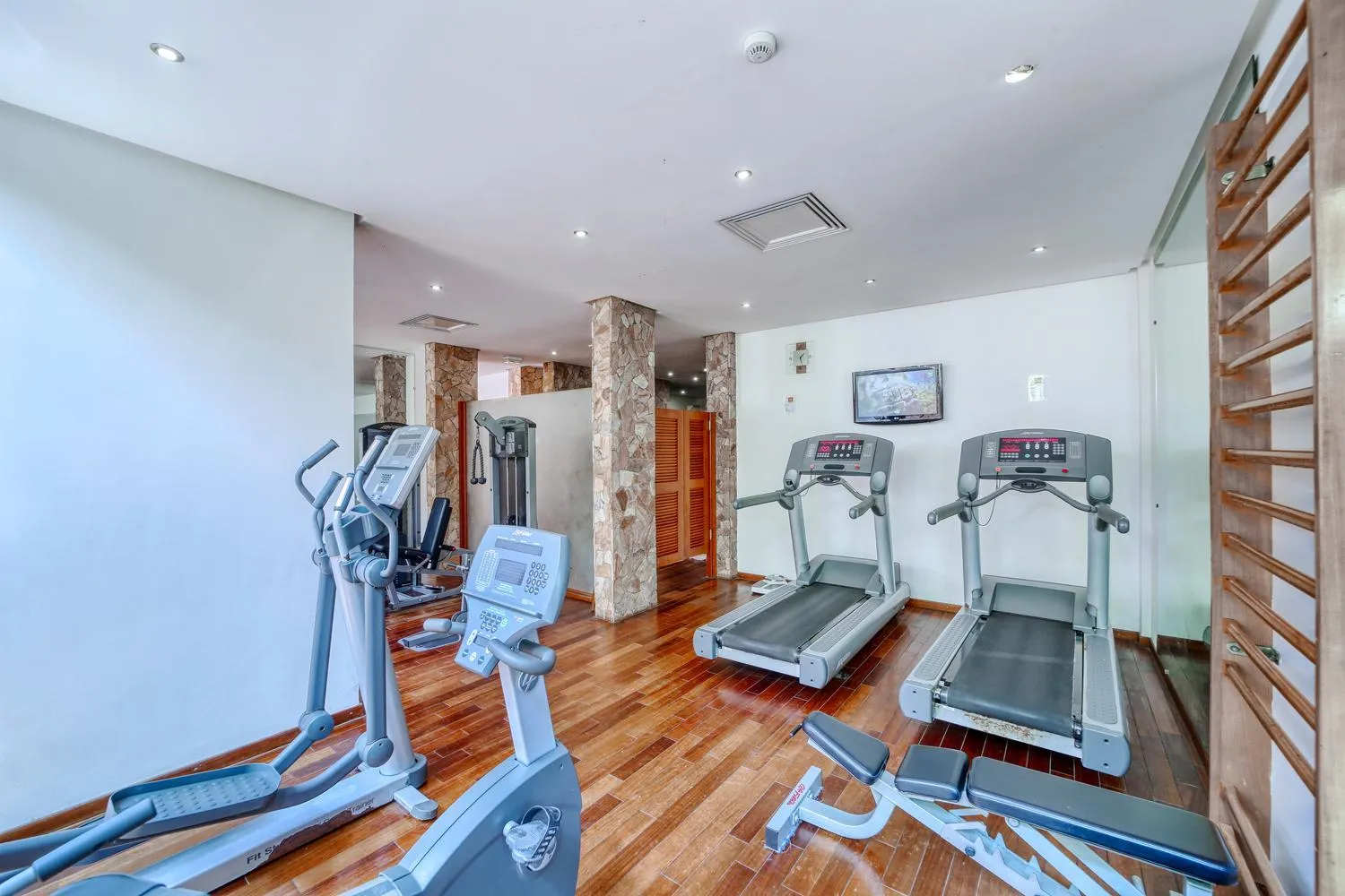 Fitness centre/facilities in AKWA PALACE Douala