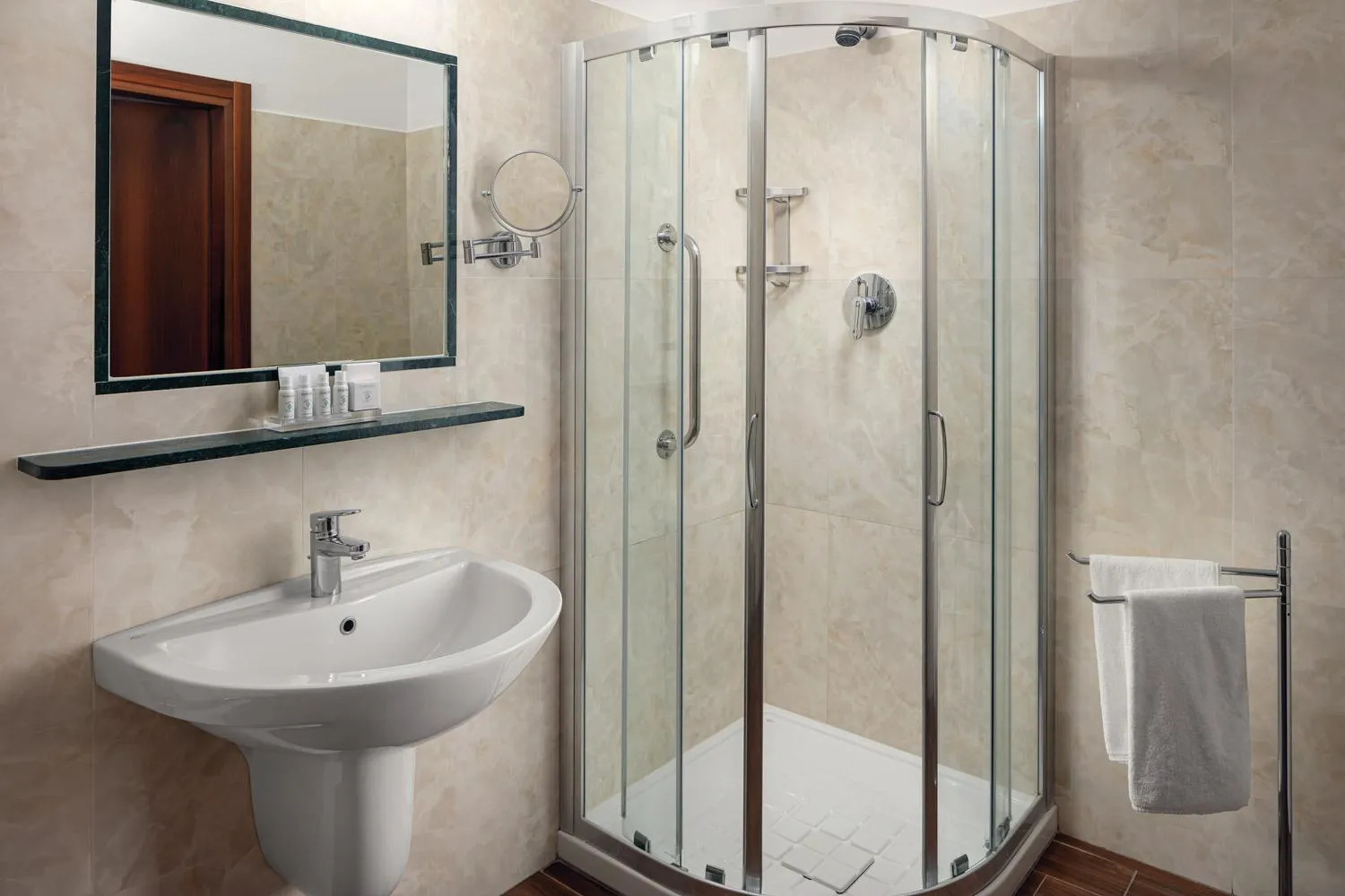 Shower in Hotel Galileo