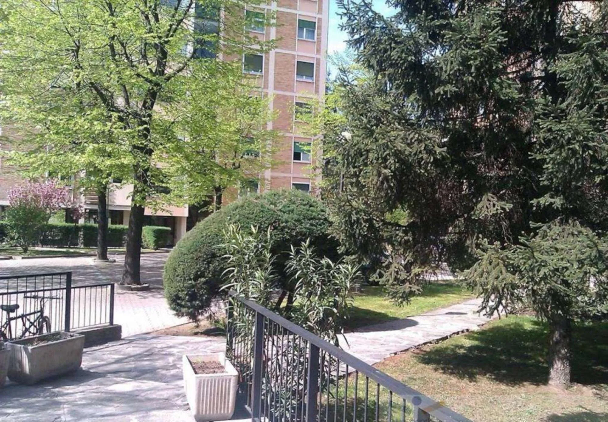 Inner courtyard view in B&B Giolì
