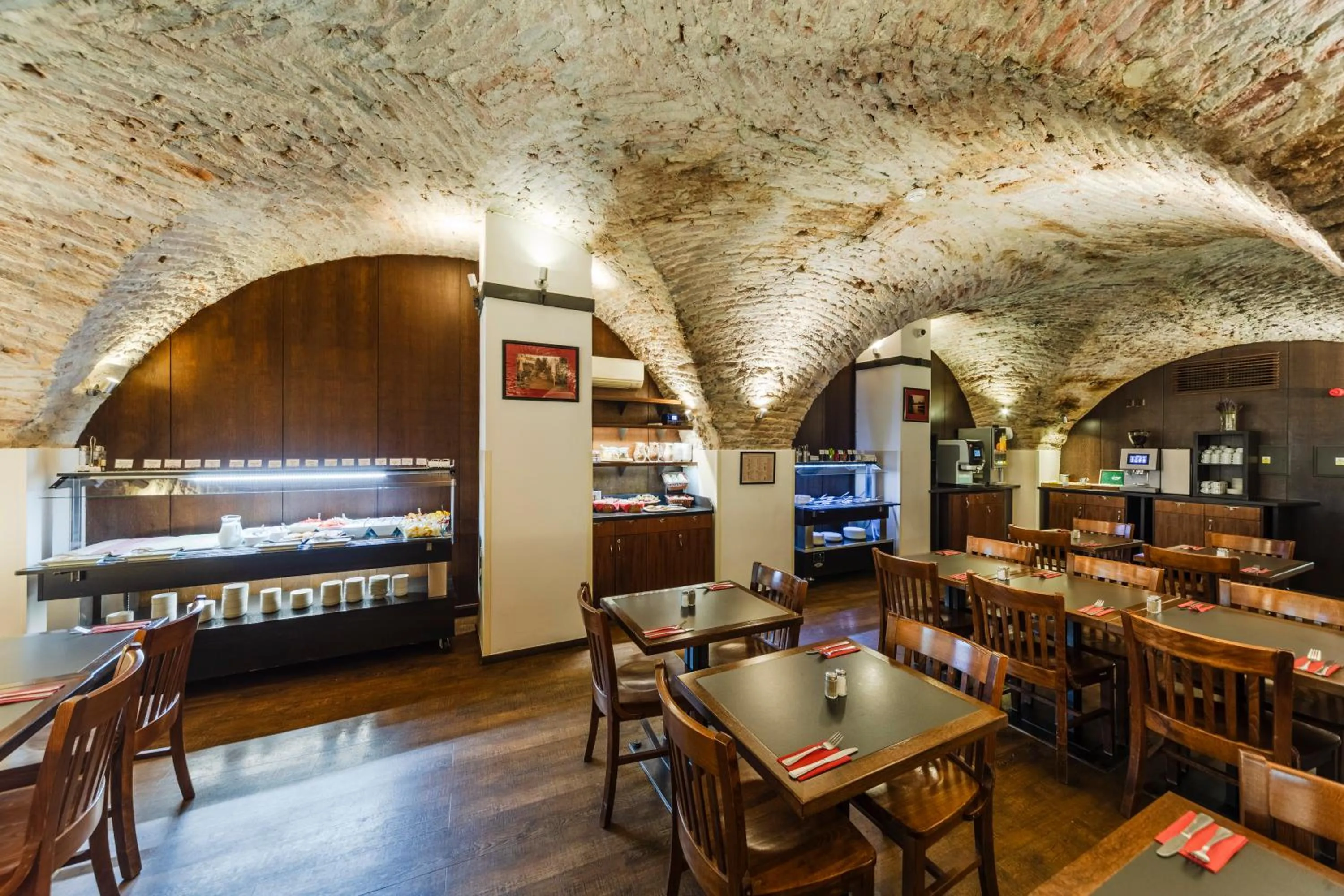 Archibald At the Charles Bridge