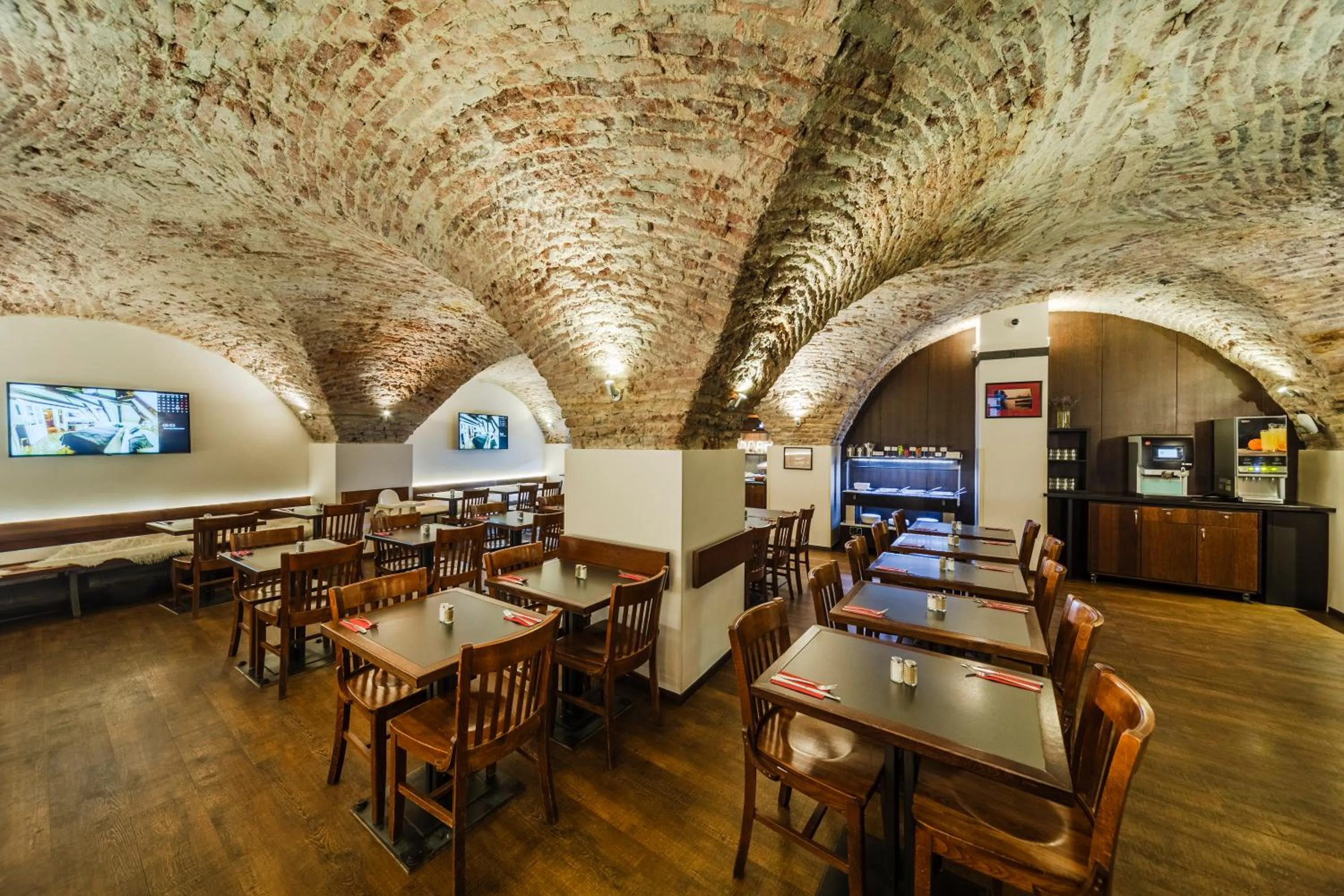 Archibald At the Charles Bridge