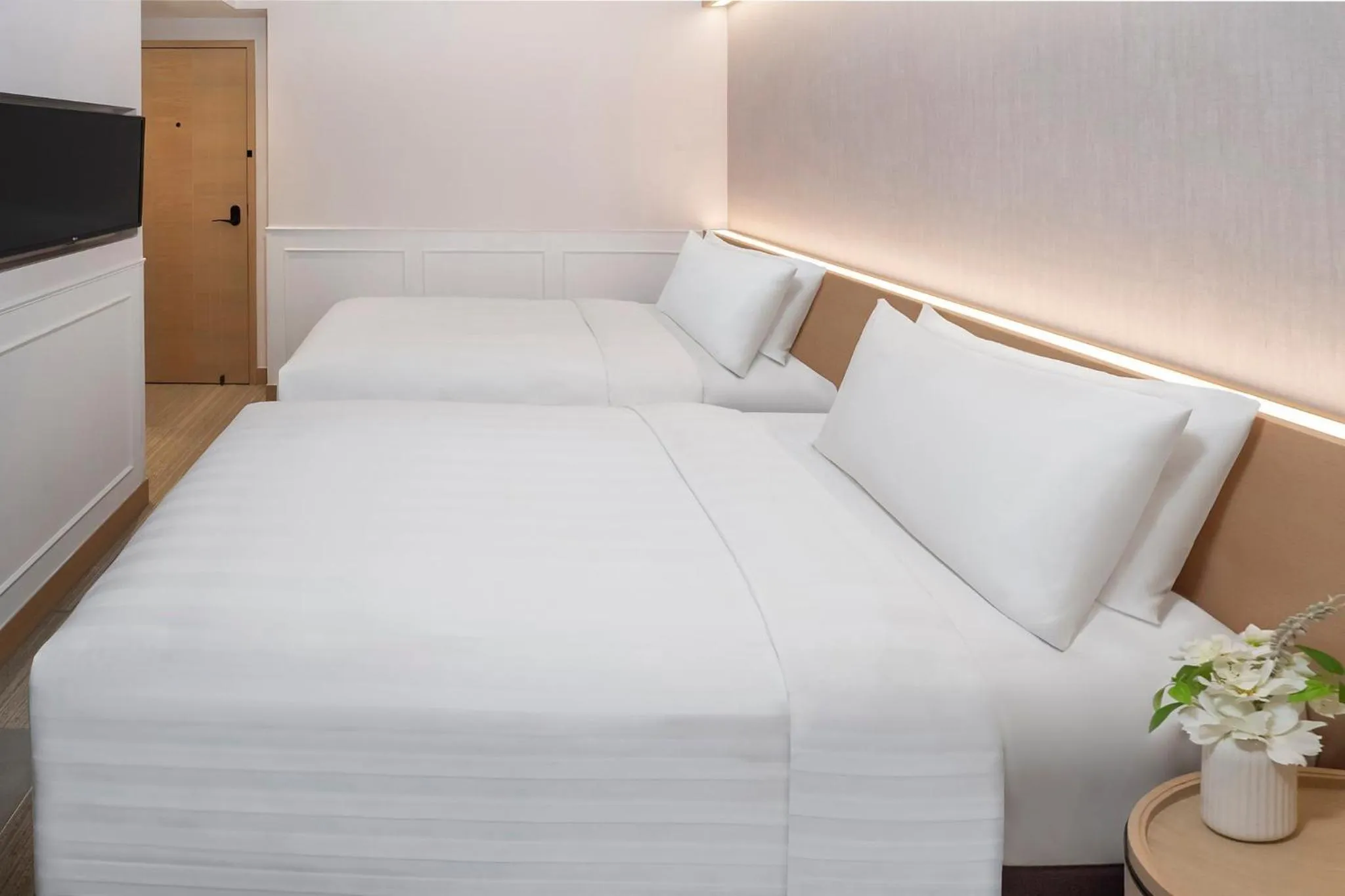 Photo of the whole room, Bed in Y Hotel Hong Kong