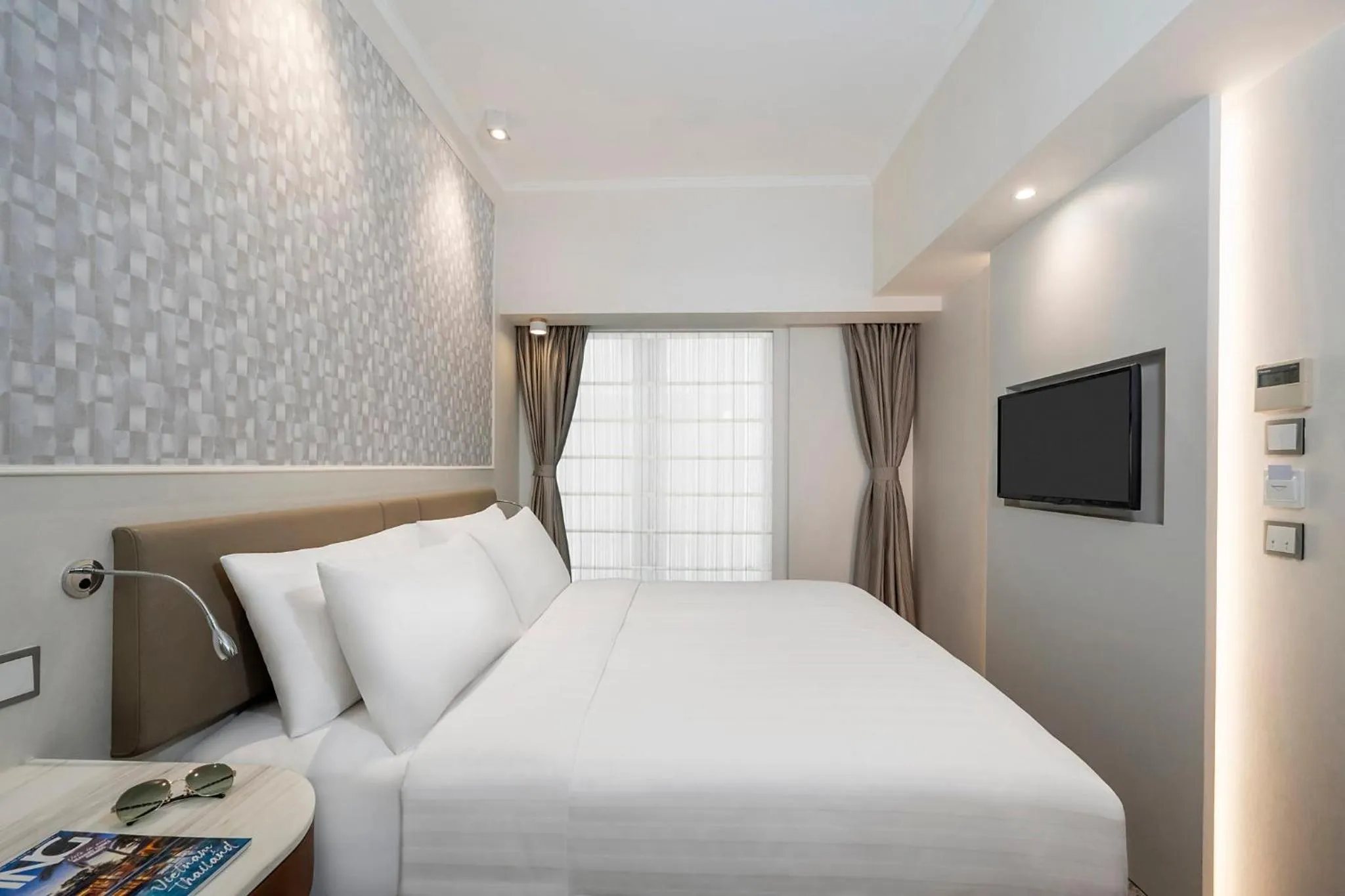 Photo of the whole room, Bed in Y Hotel Hong Kong