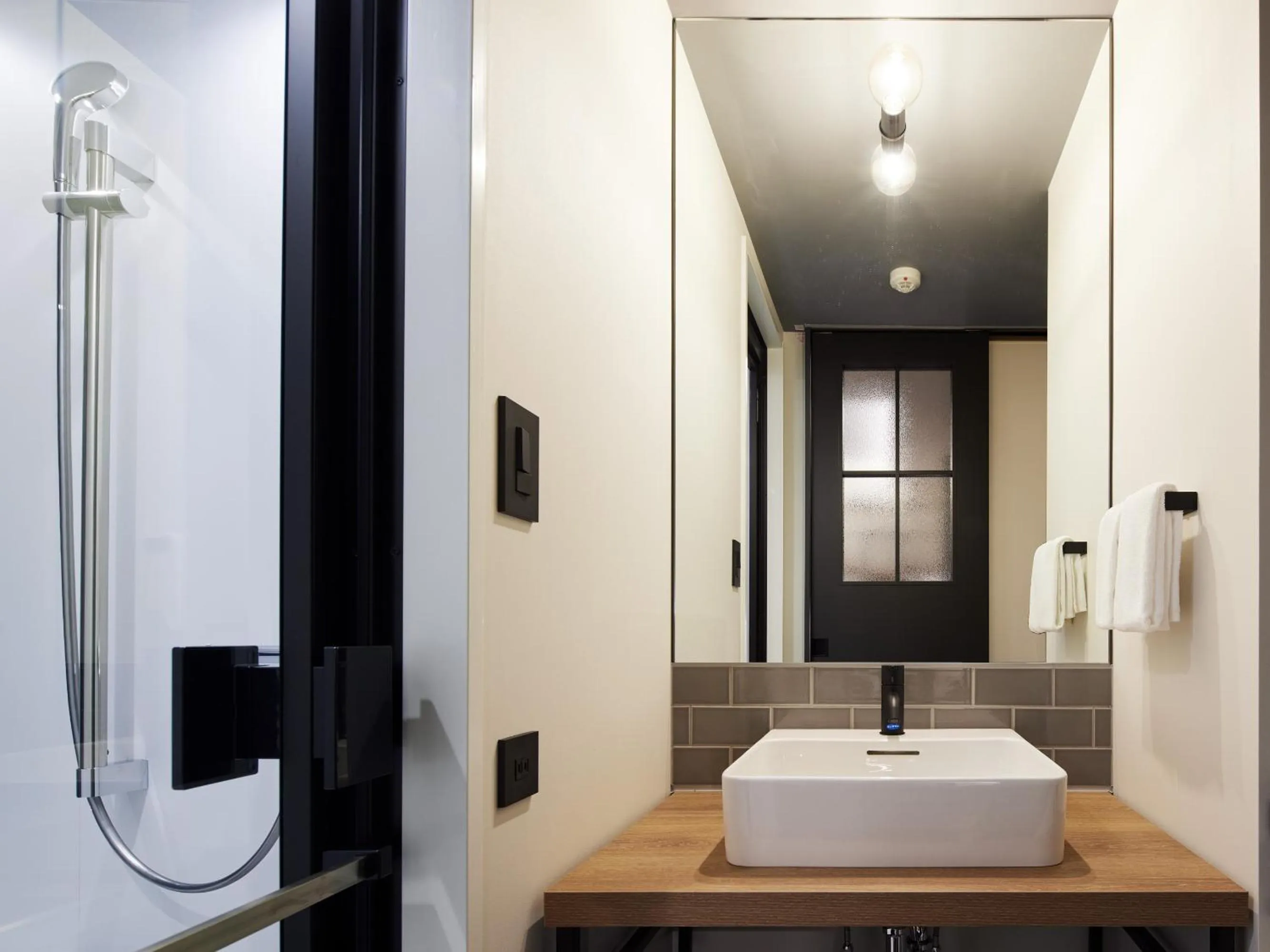 Bathroom in LAMP LIGHT BOOKS HOTEL fukuoka