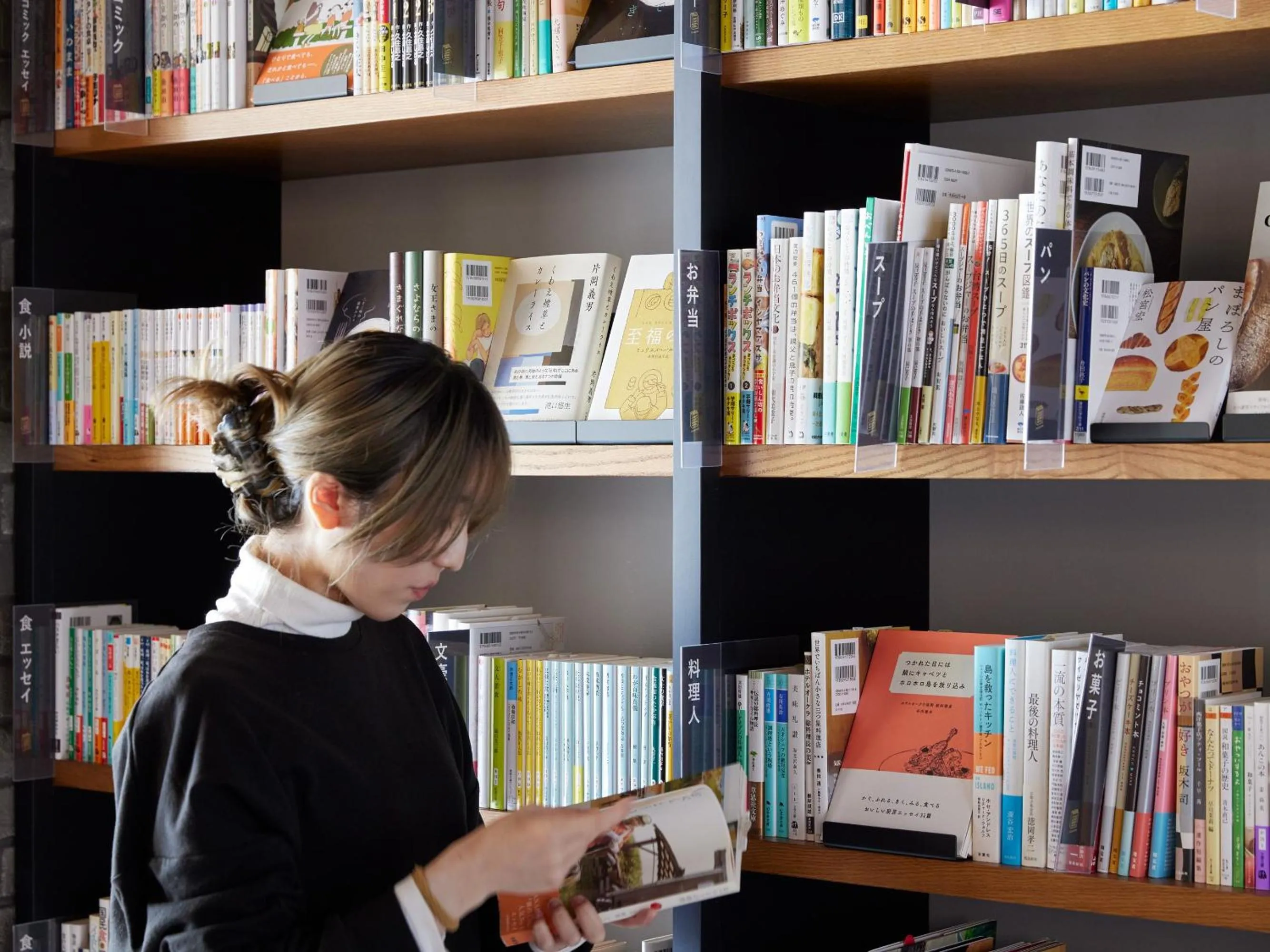 People in LAMP LIGHT BOOKS HOTEL fukuoka