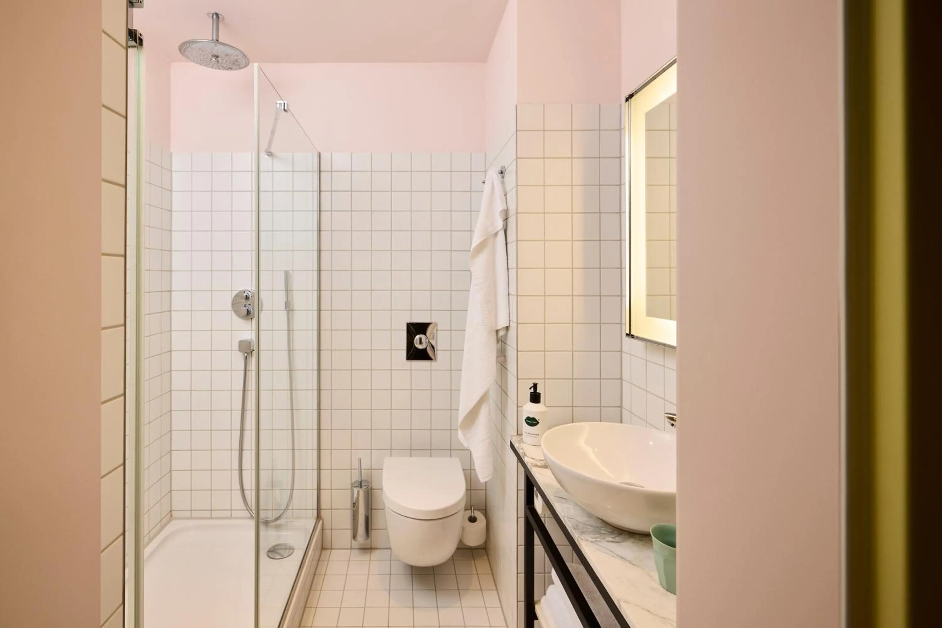 Shower in Mama Shelter Prague