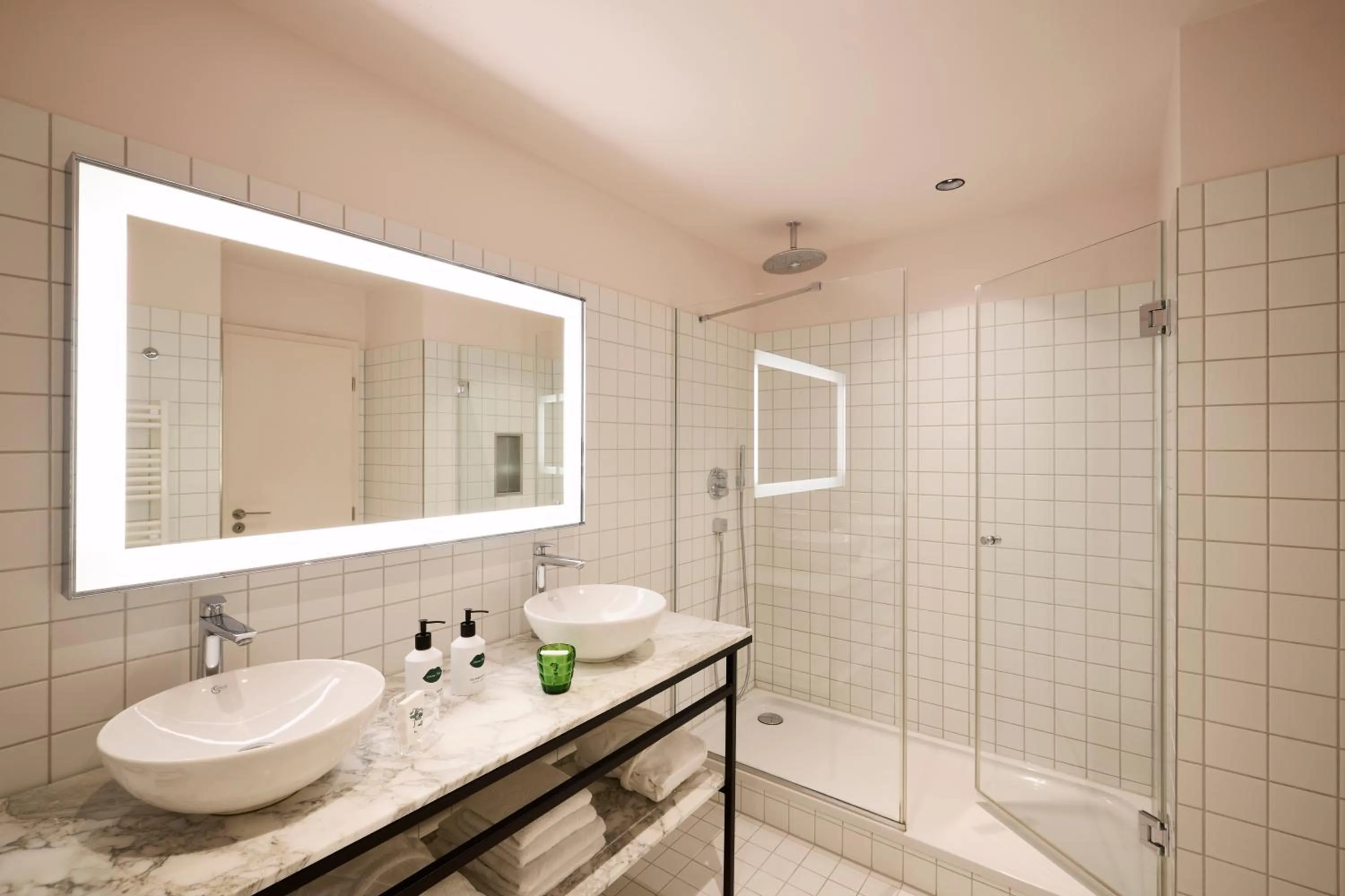 Shower in Mama Shelter Prague