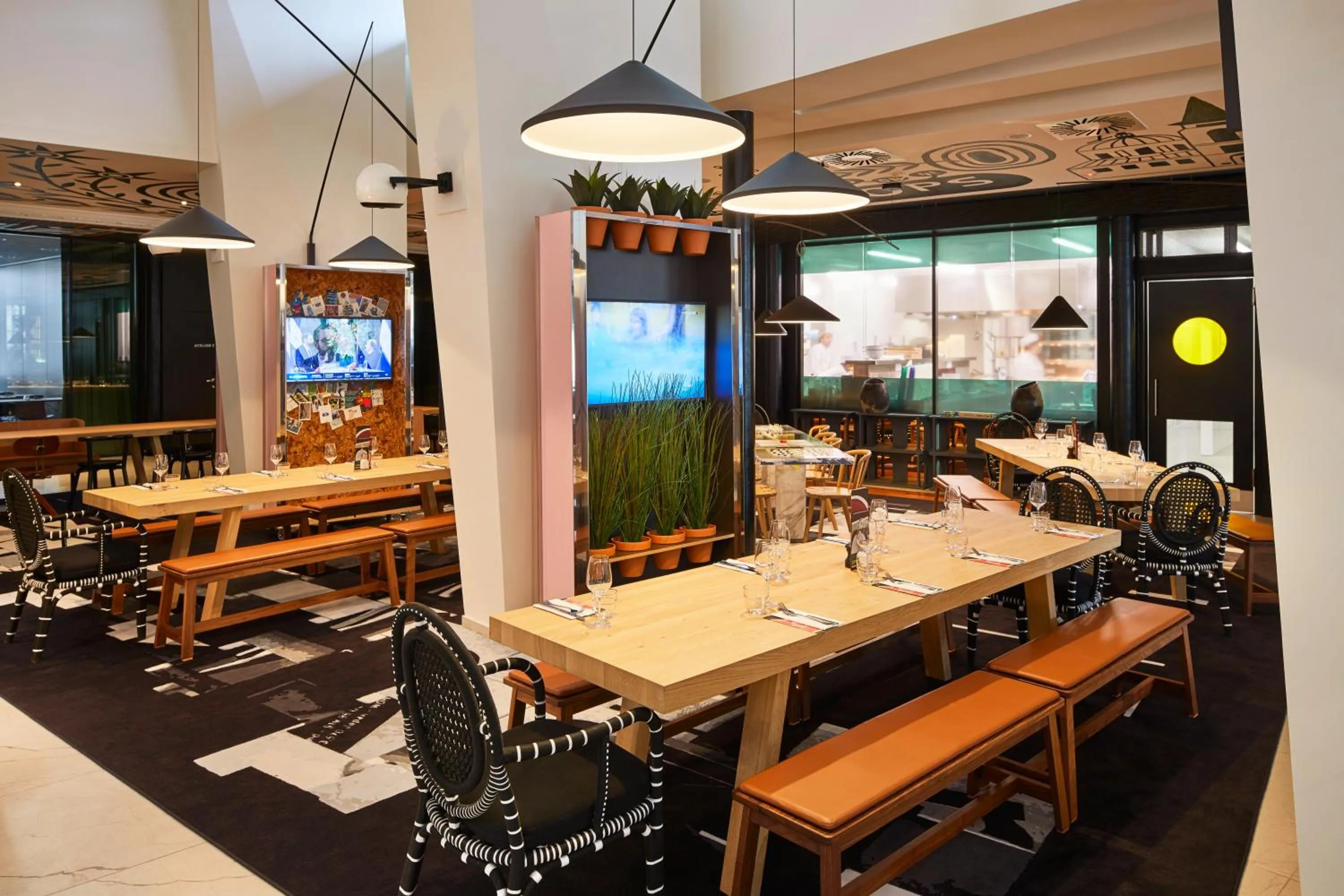 Restaurant/places to eat in Mama Shelter Prague