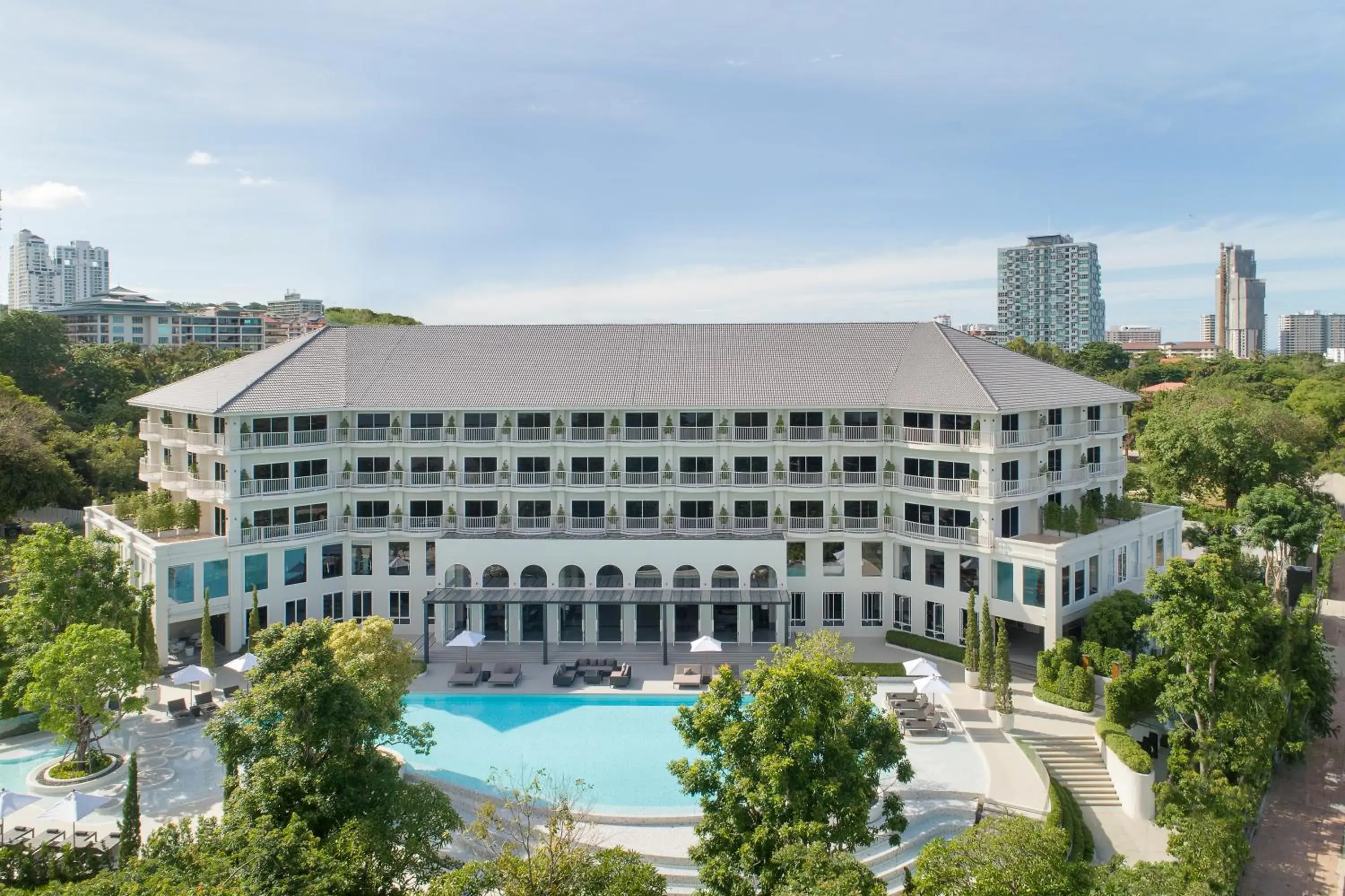 Property building in Cross Pattaya Pratamnak Property building in Cross Pattaya Pratamnak