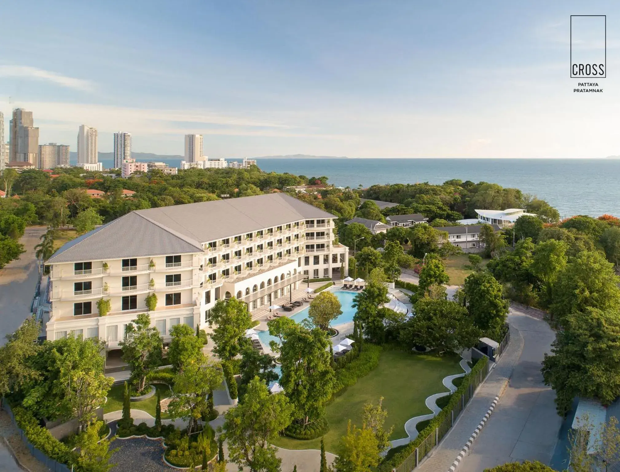 Property building in Cross Pattaya Pratamnak Property building in Cross Pattaya Pratamnak