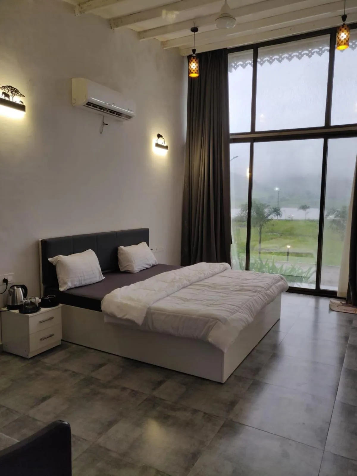 Lake view, Bed in Mountain N Lake Resort