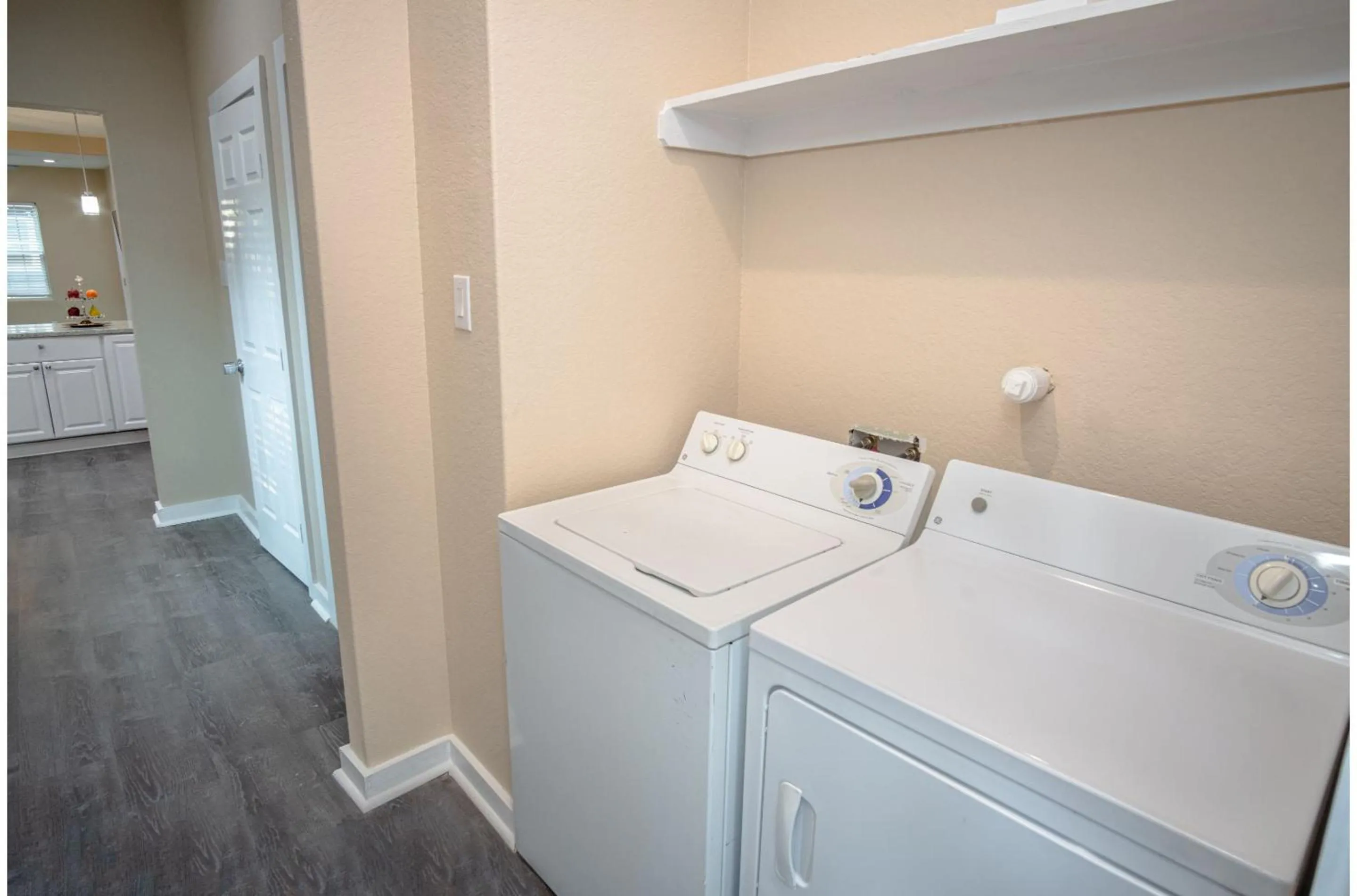 laundry in 3BR2BA Remodeled House Near Downtown